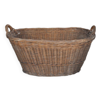 Brown wicker rustic basket - vintage laundry basket from the 1940s, large and oval.
