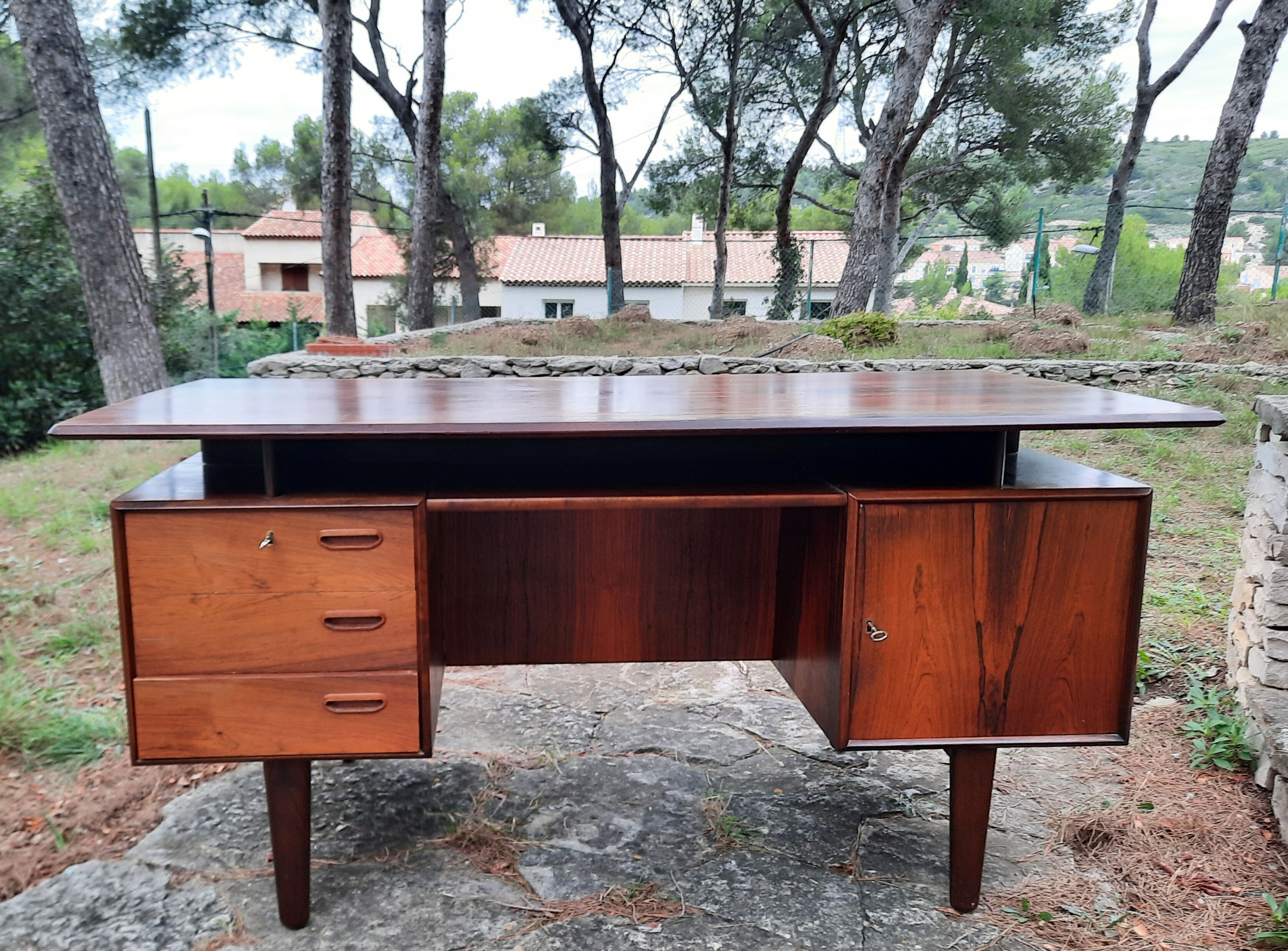 Danish desk