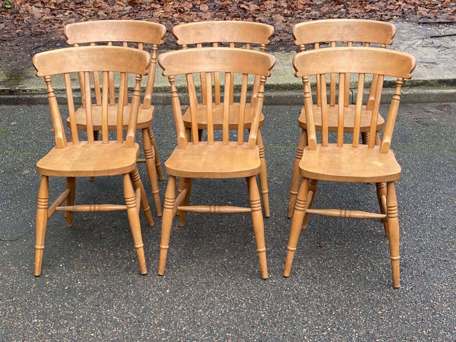 6 Windsor restaurant-style chairs from the 1980s in solid wood.