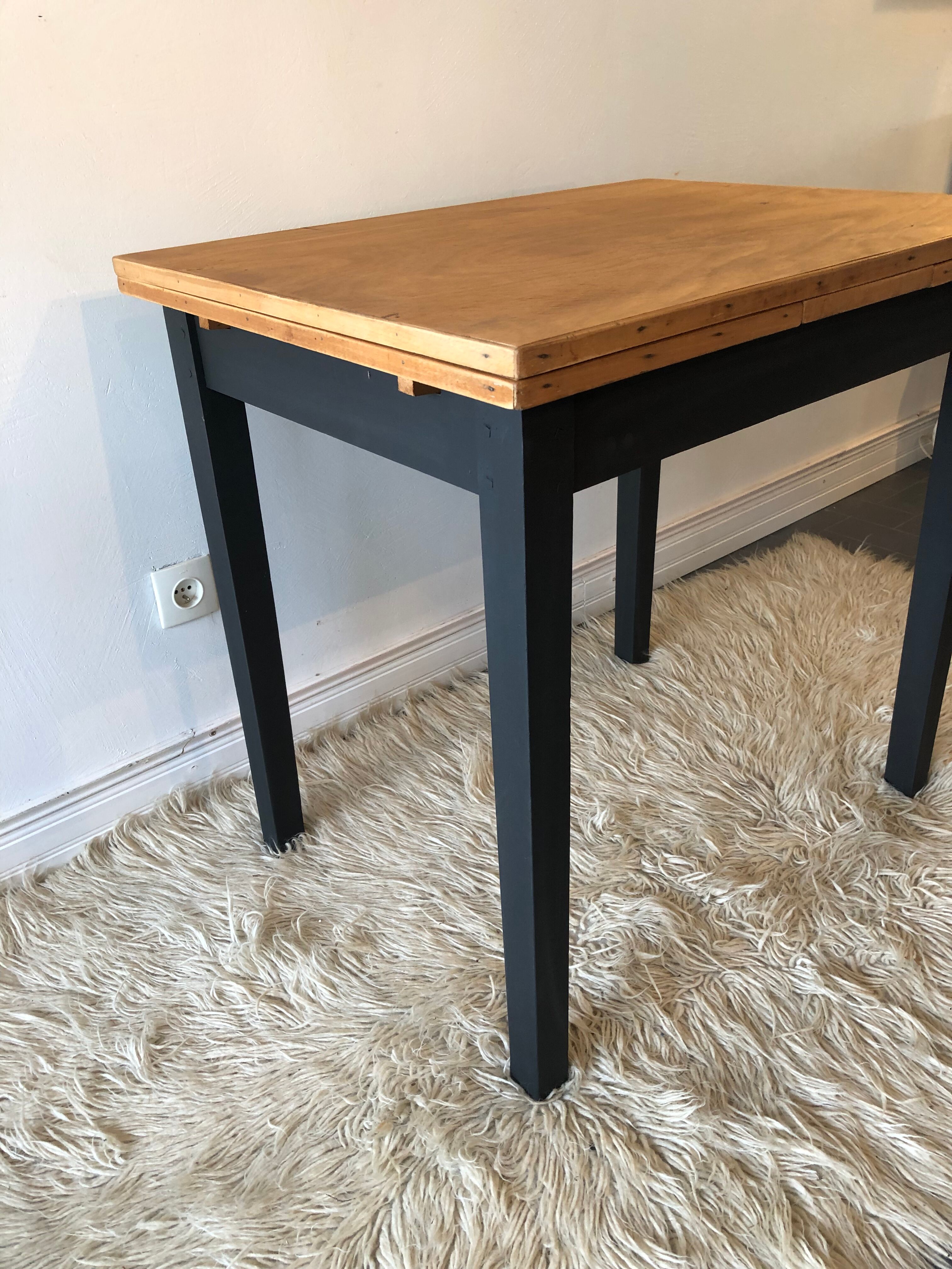 Vintage table with extensions