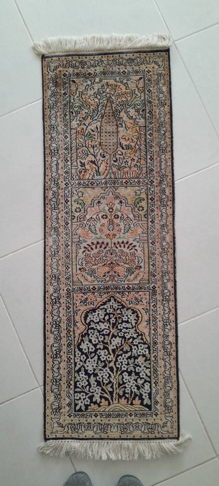 100% Kashmir silk rug