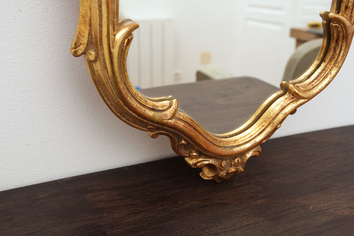 Miroir rocaille doré à la feuille d’or 43x70cm