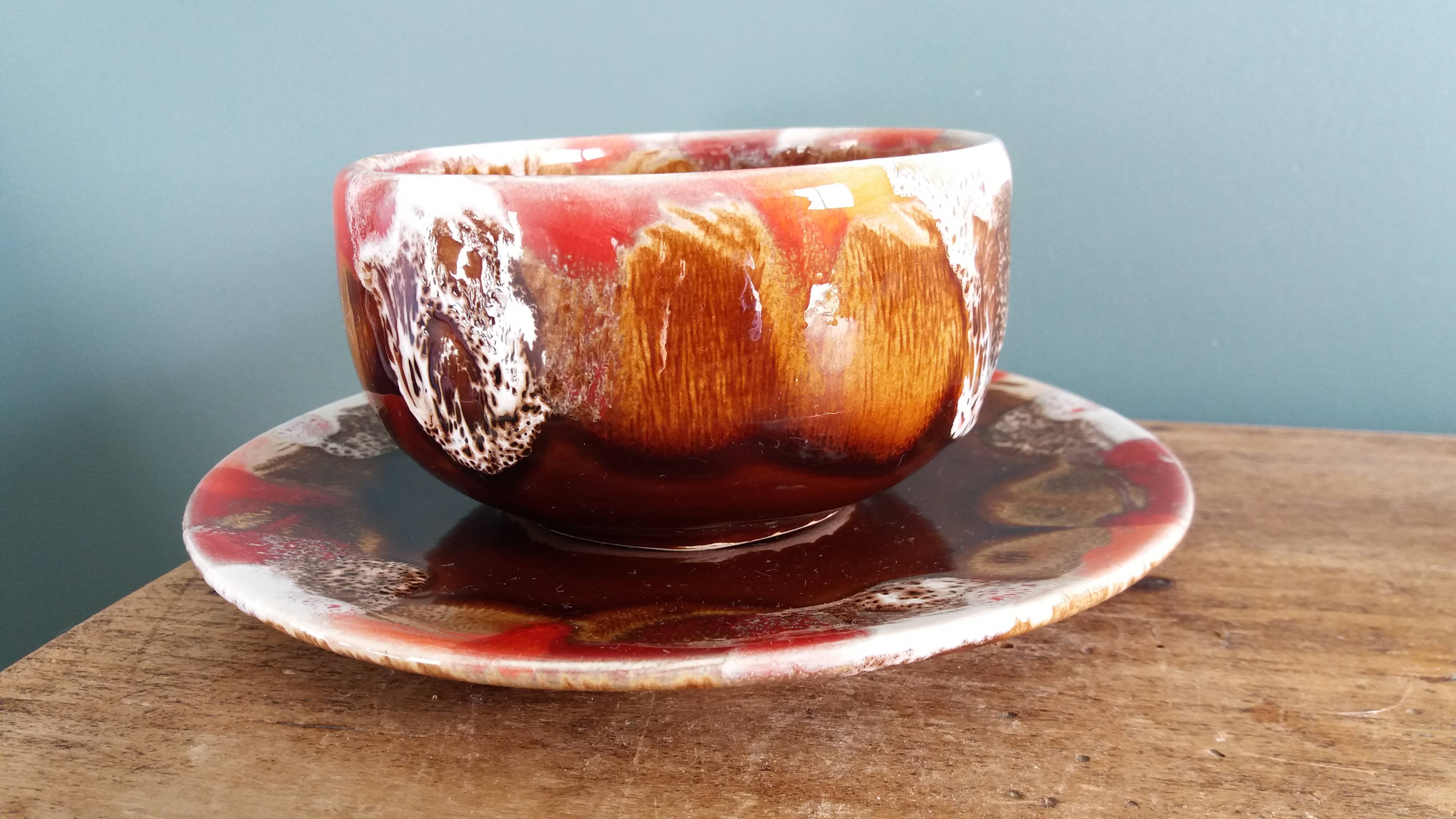 Cup, saucer, breakfast, Vallauris in flame-patterned ceramic.