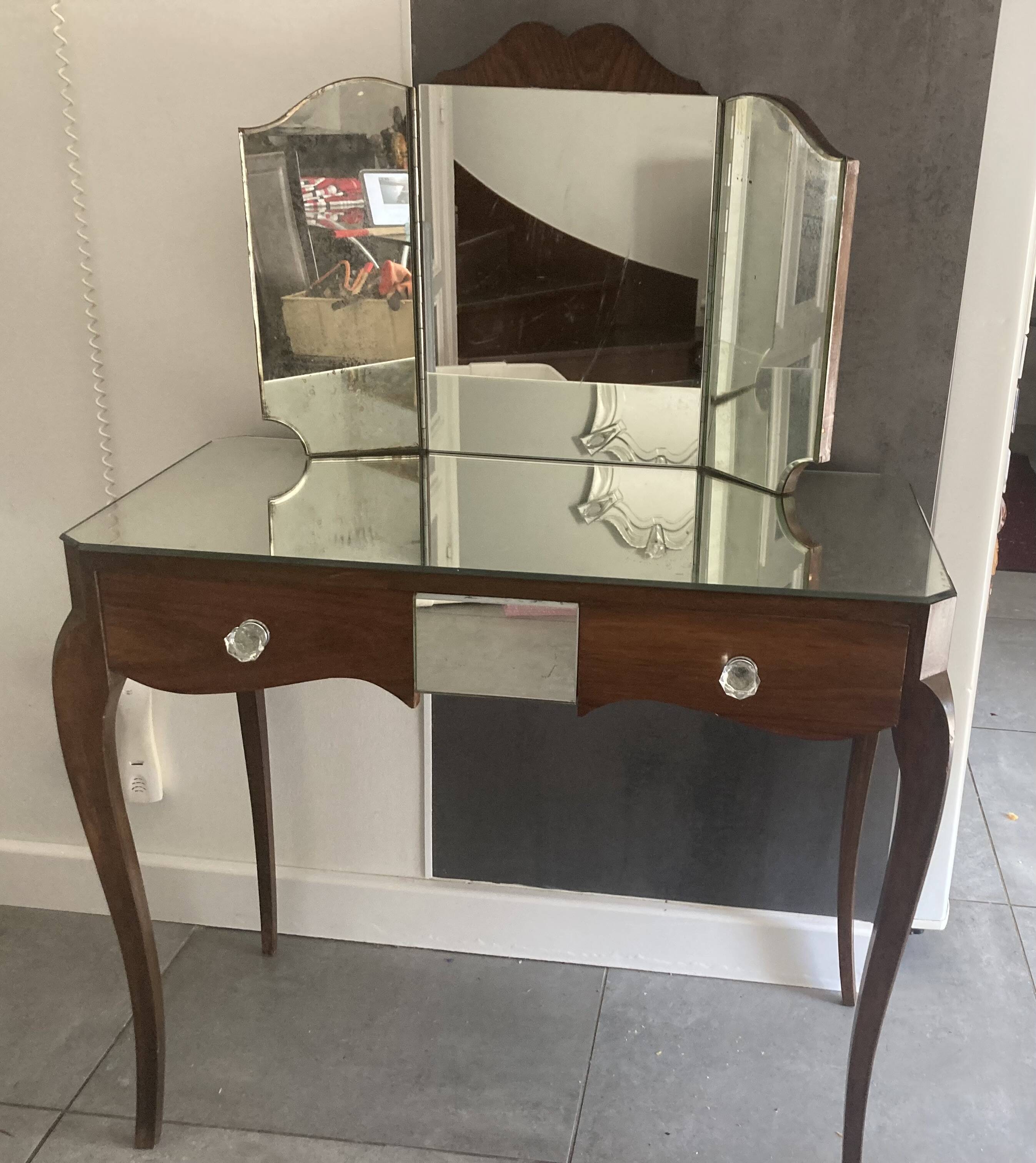 small "Art DECO" dressing table in excellent condition
