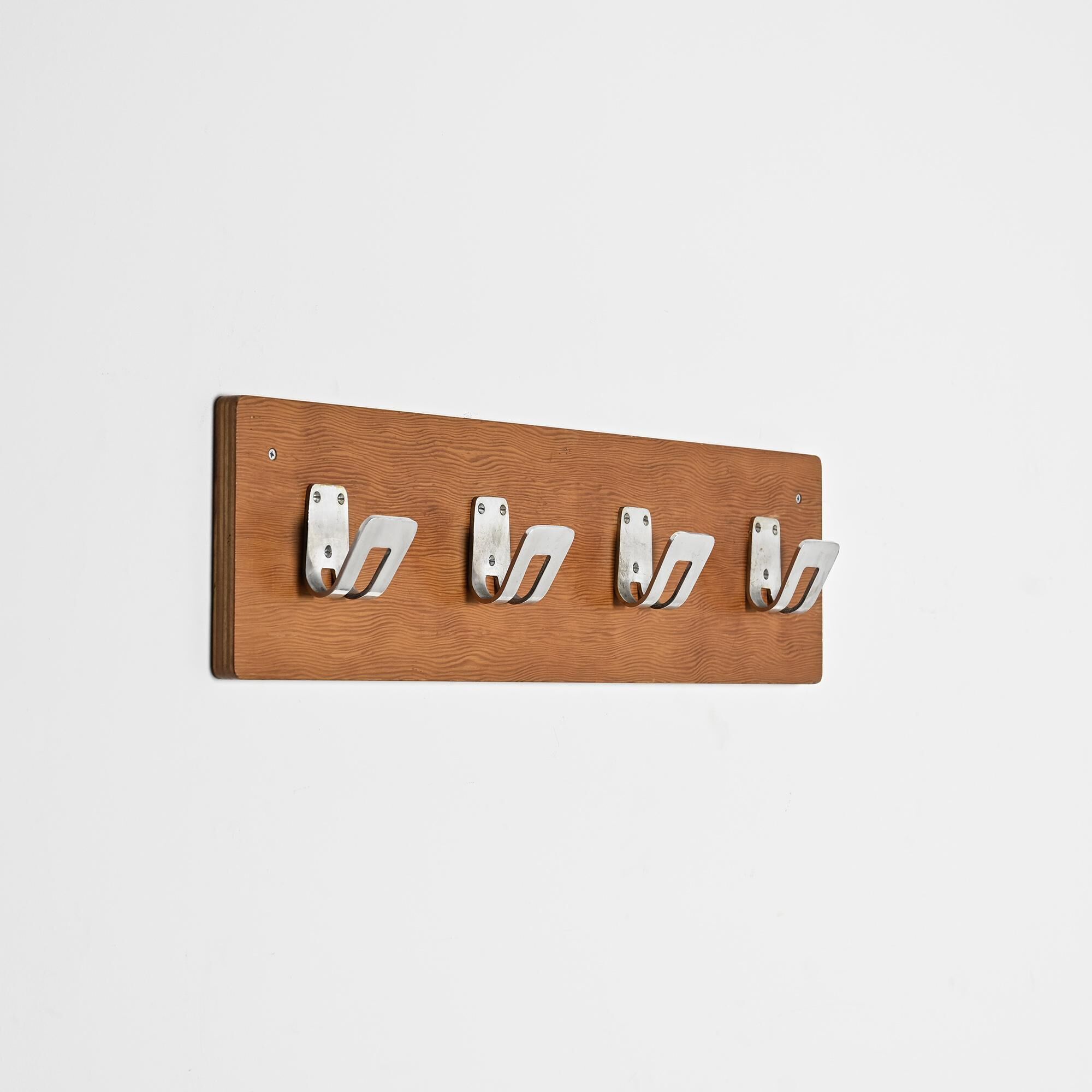 Pierre Guariche: Coat rack for La Plagne, around 1968