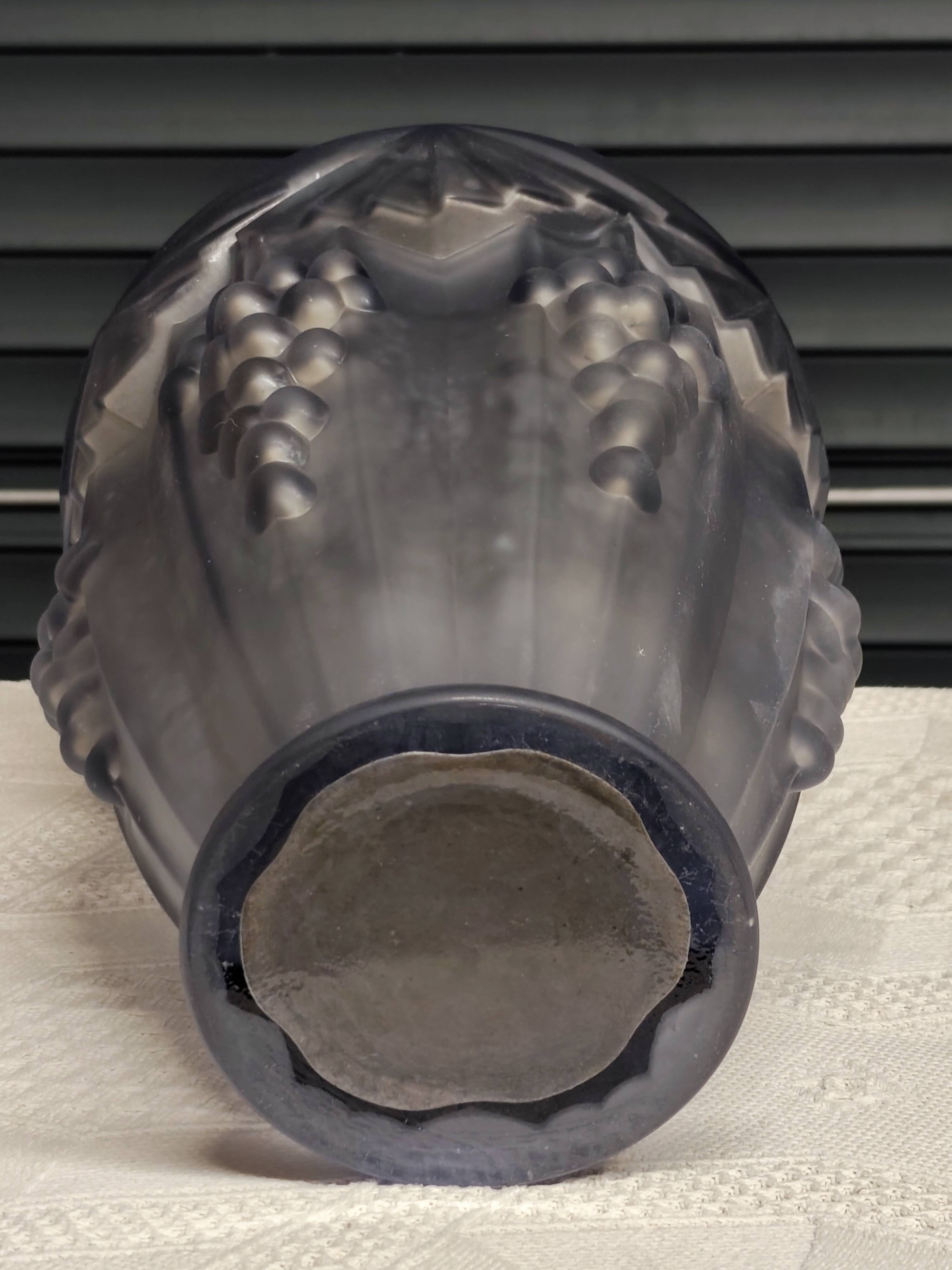 Art"deco vase with vine decoration