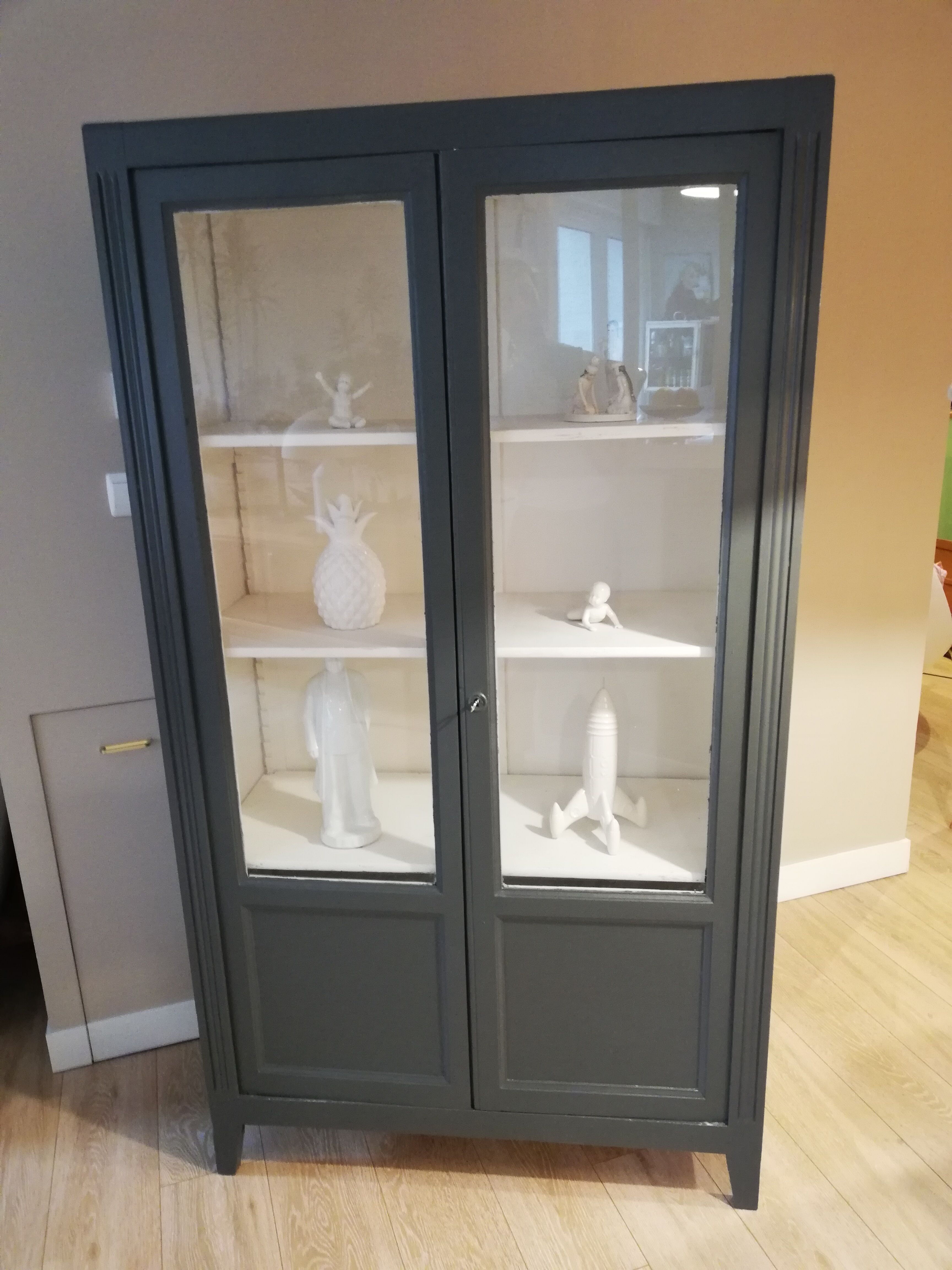 Glass cabinet in Paris