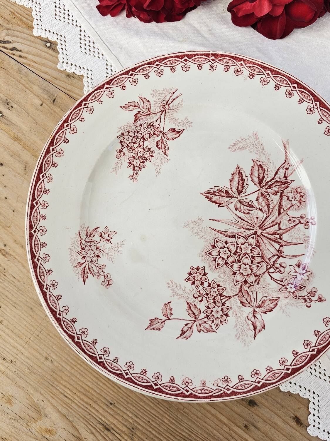 “Margot” flat plates Terre de Fer