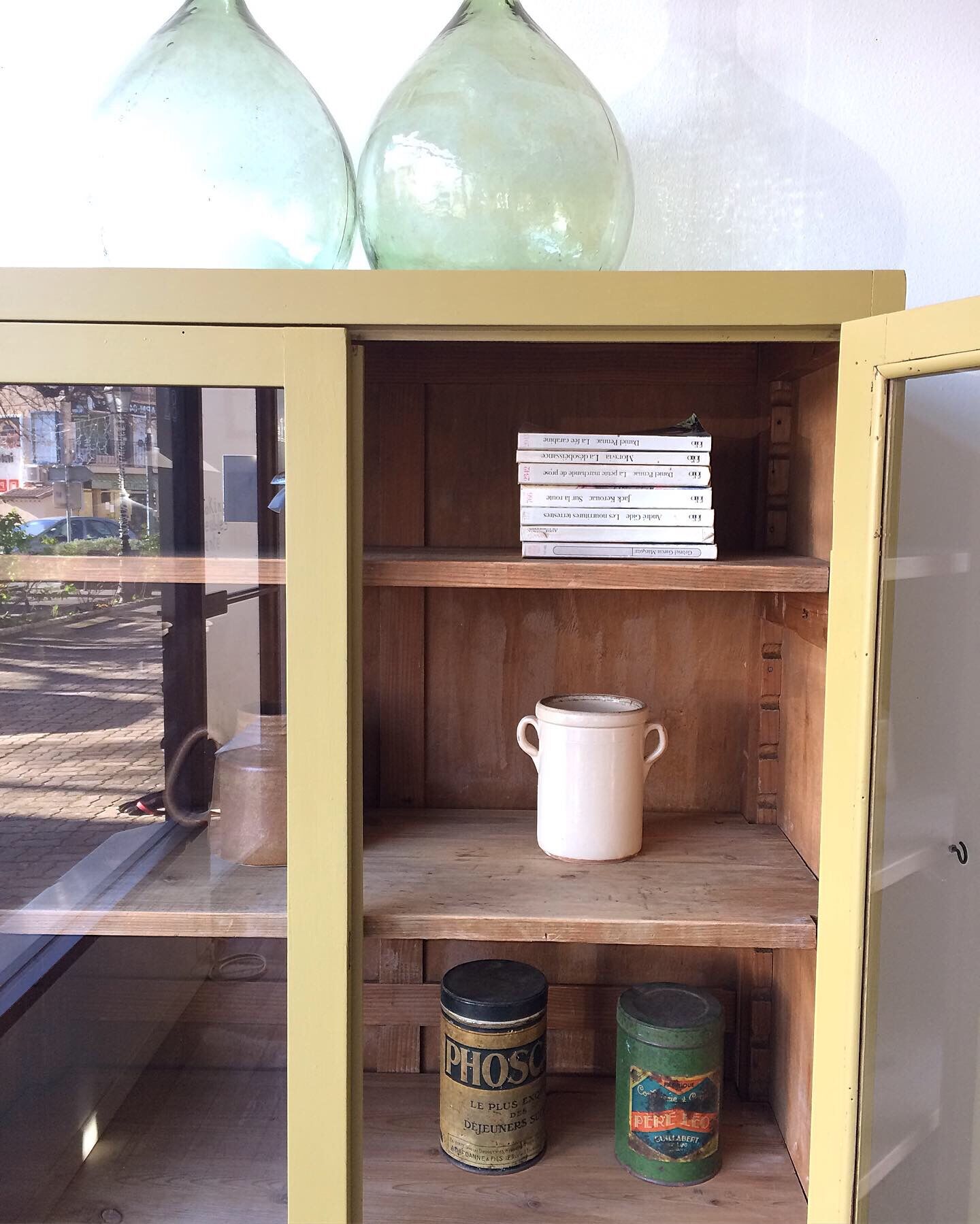 Glass cabinet