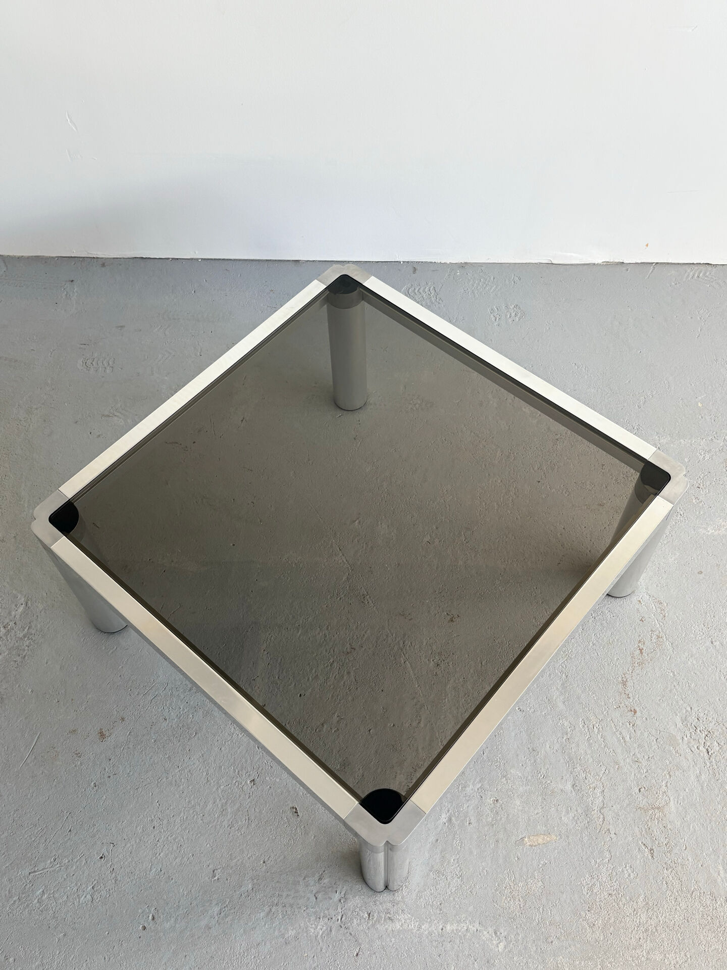 Table basse moderniste par Kho Liang Ie, années 1970