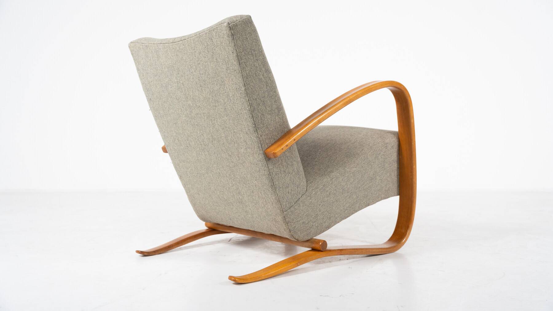 Pair of Bentwood Armchairs by Jindrich Halabala H269, Czech Republic, 1940s