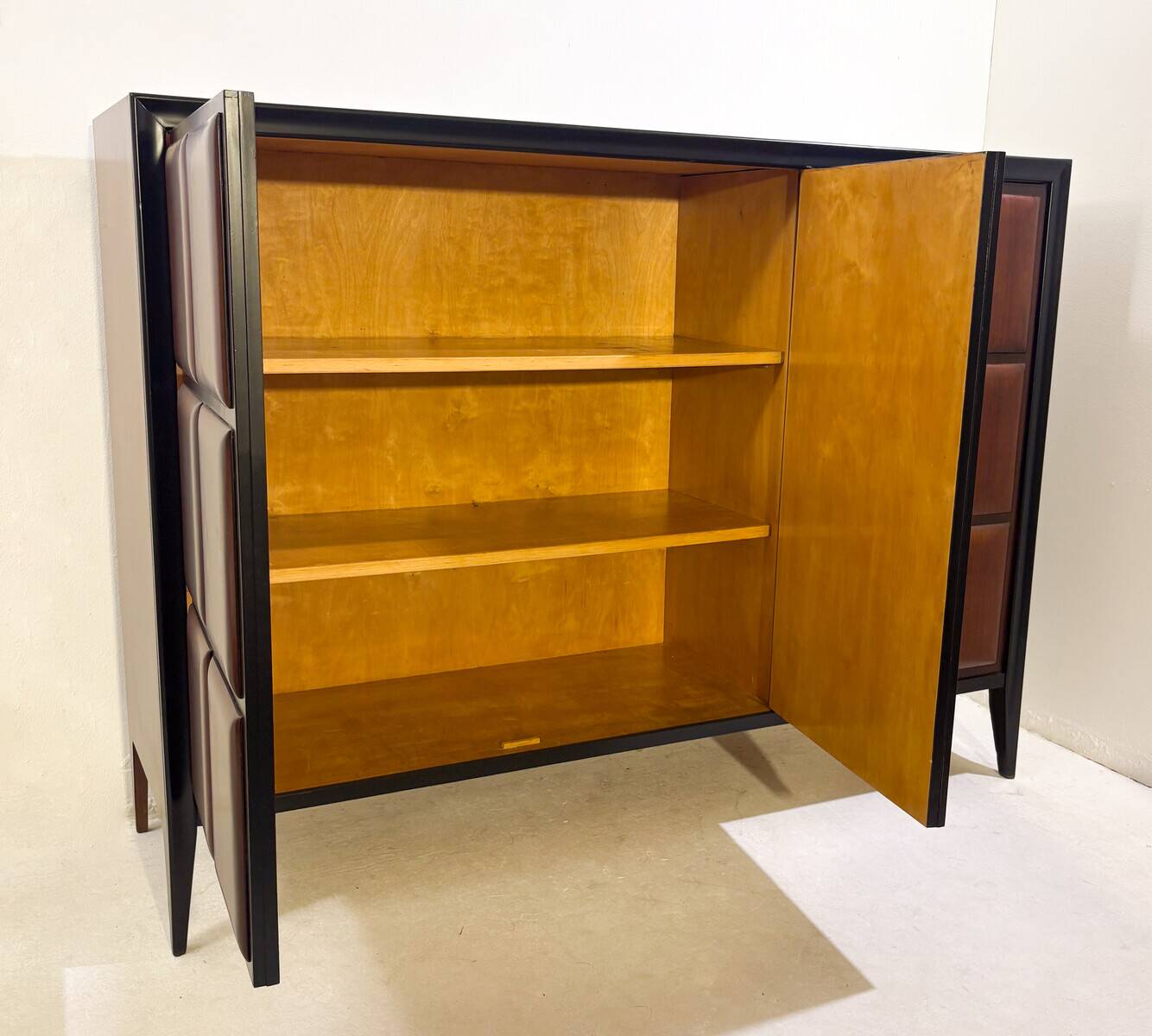 Mid-Century Modern Highboard in the style of Borsani, Italy, 1960s