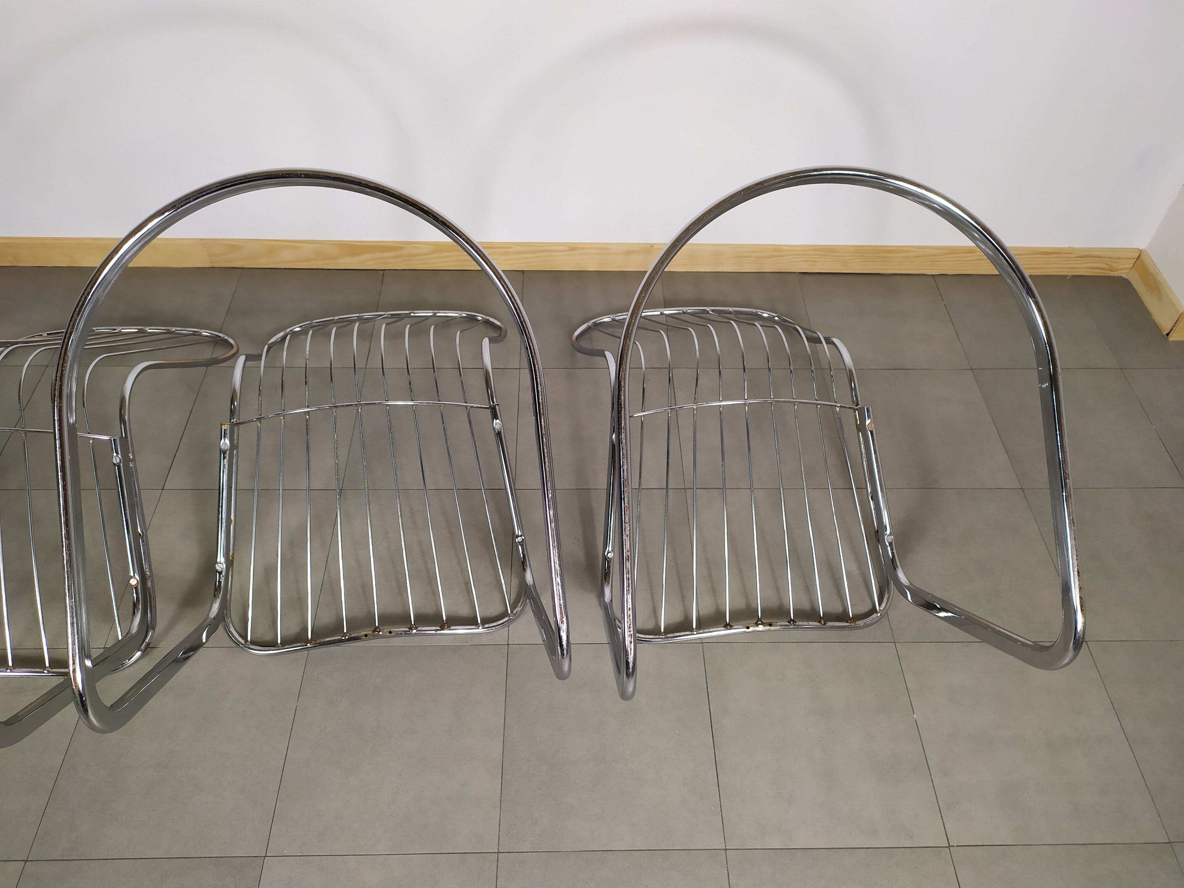 Lot de 4 chaise design en métal chromé années 70