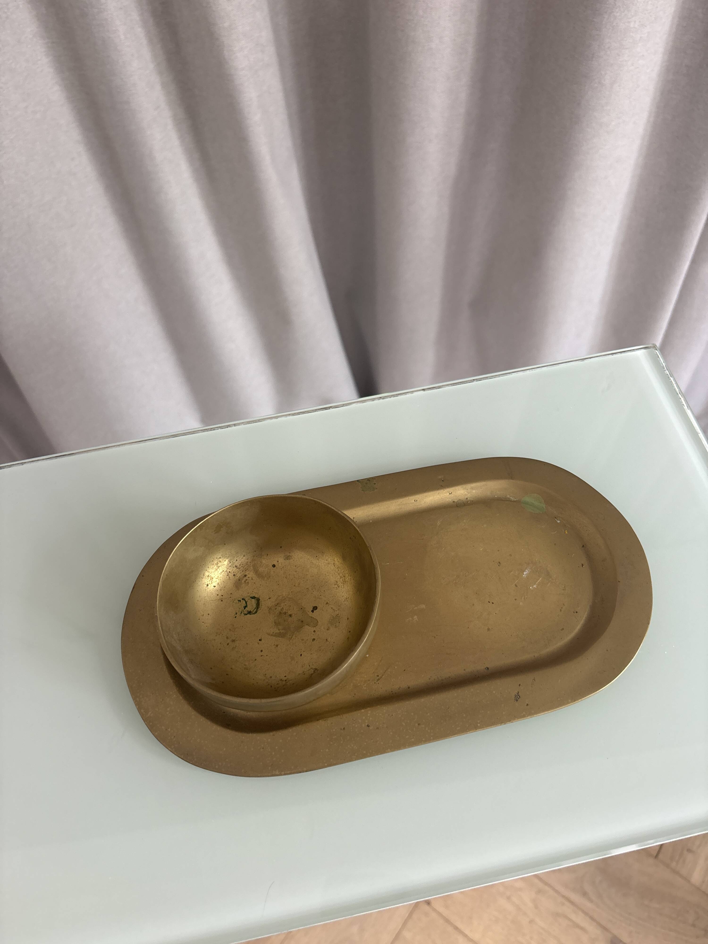 Empty pocket ensemble and bowl in solid brass signed Giò Lanciani.