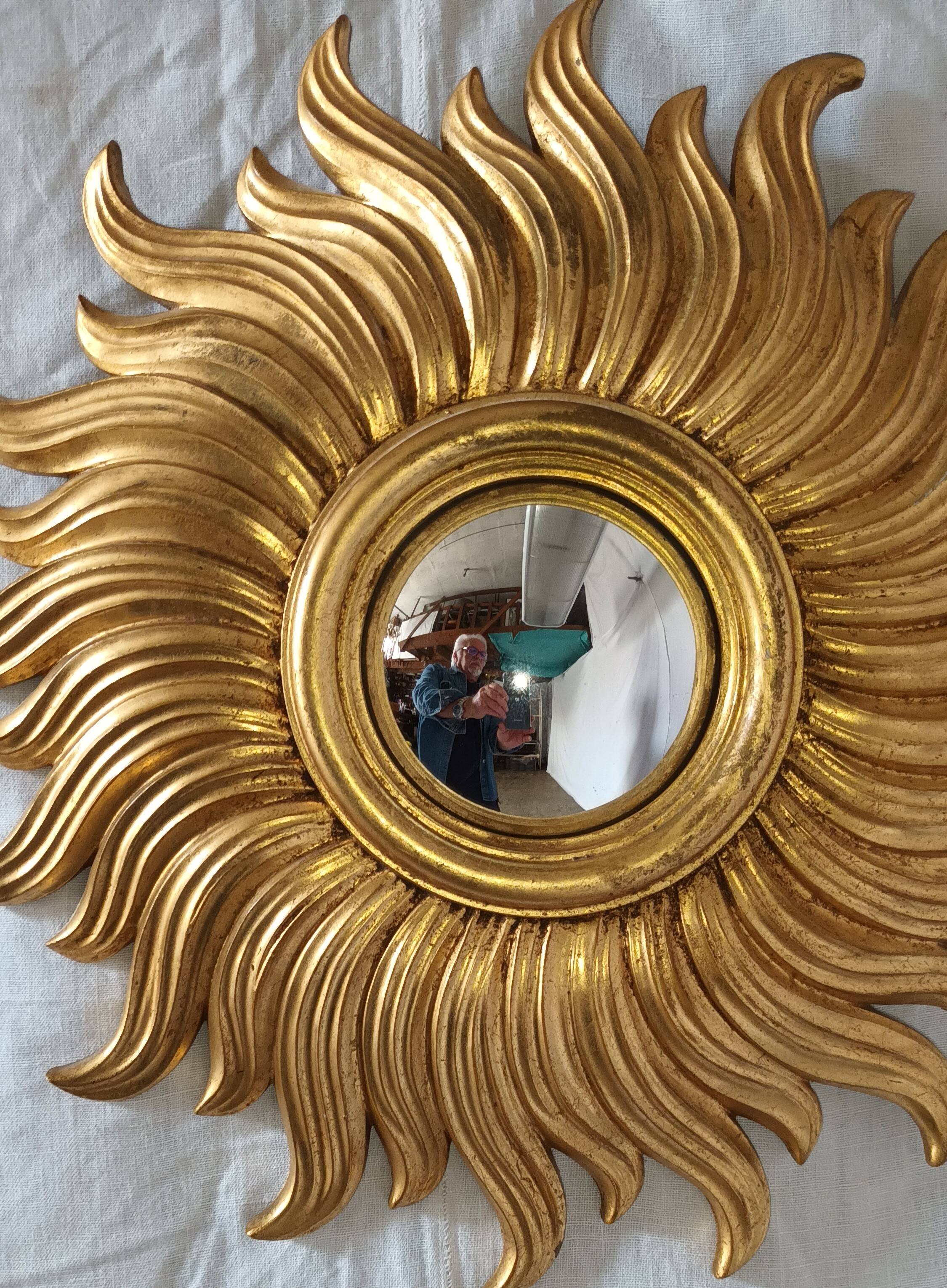 Miroir soleil en bois doré des années 90