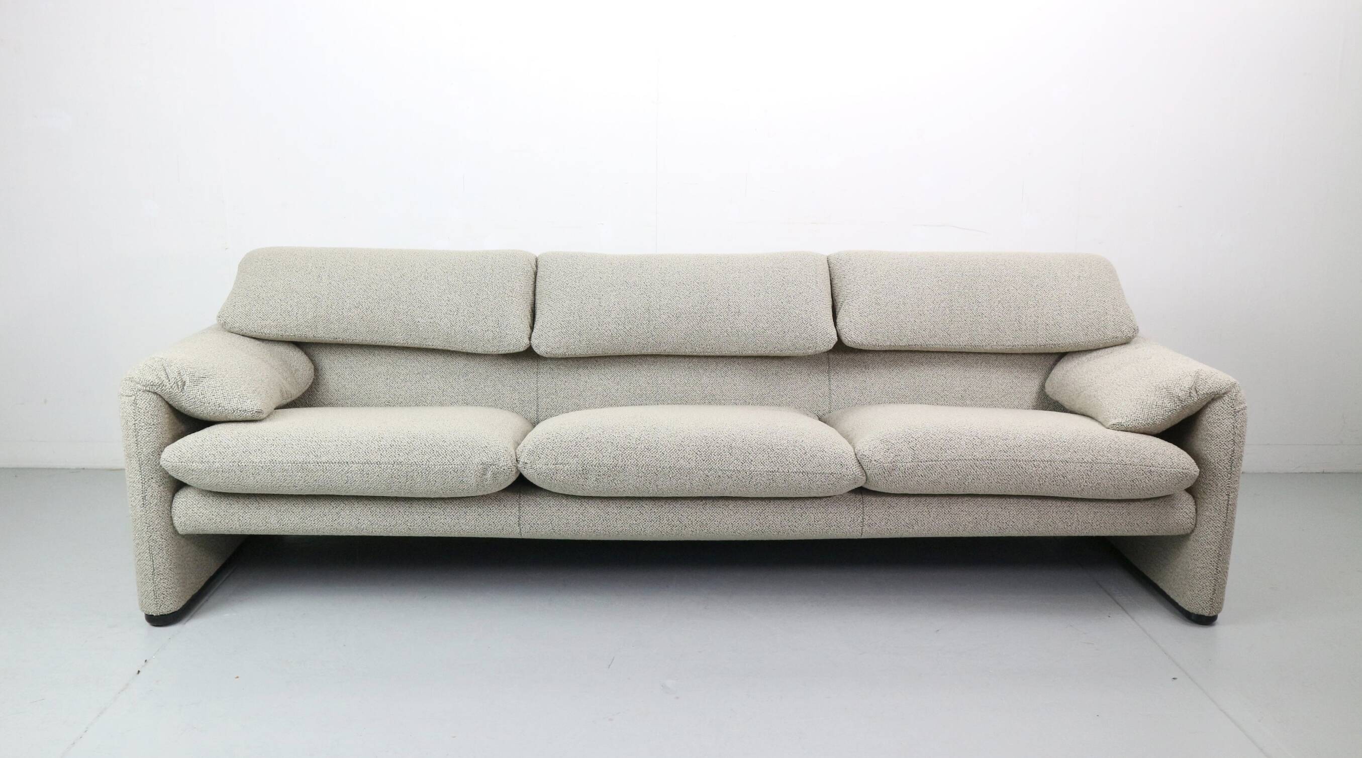 Vico Magistretti "Maralunga" 3-seater and footstool re-upholstered For Cassina