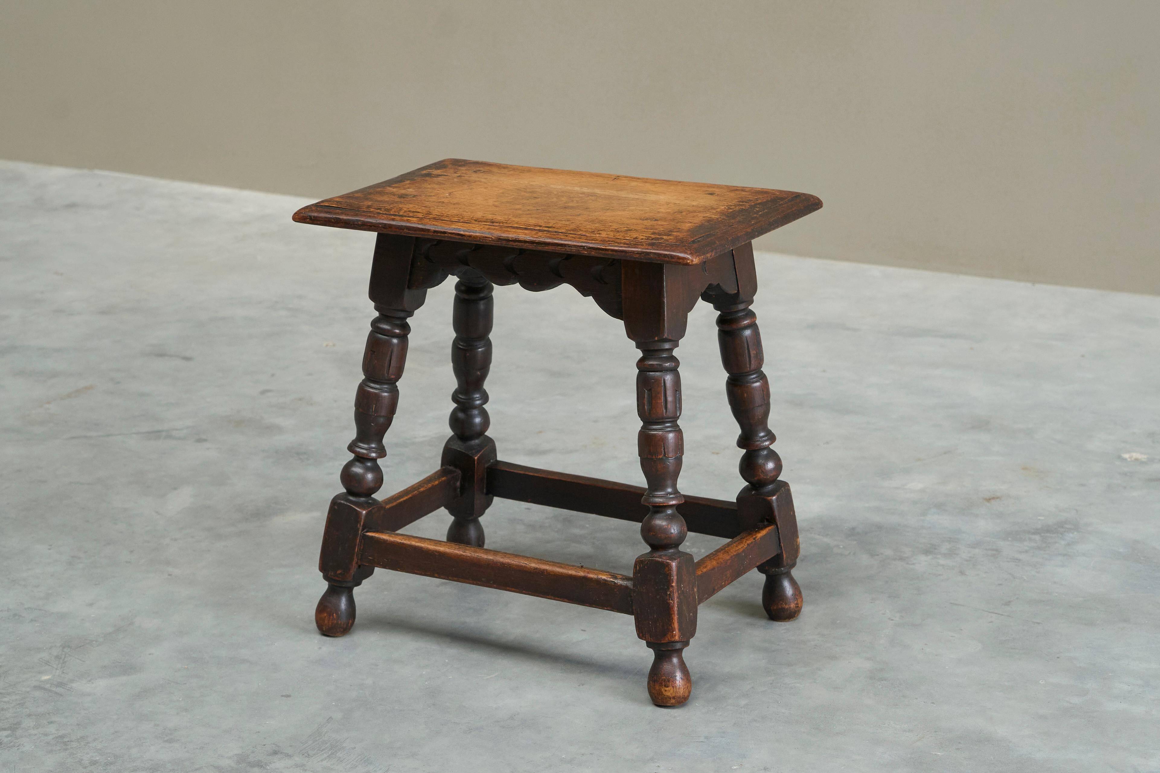 Rustic stool or side table in turned and carved solid oak, 19th century.