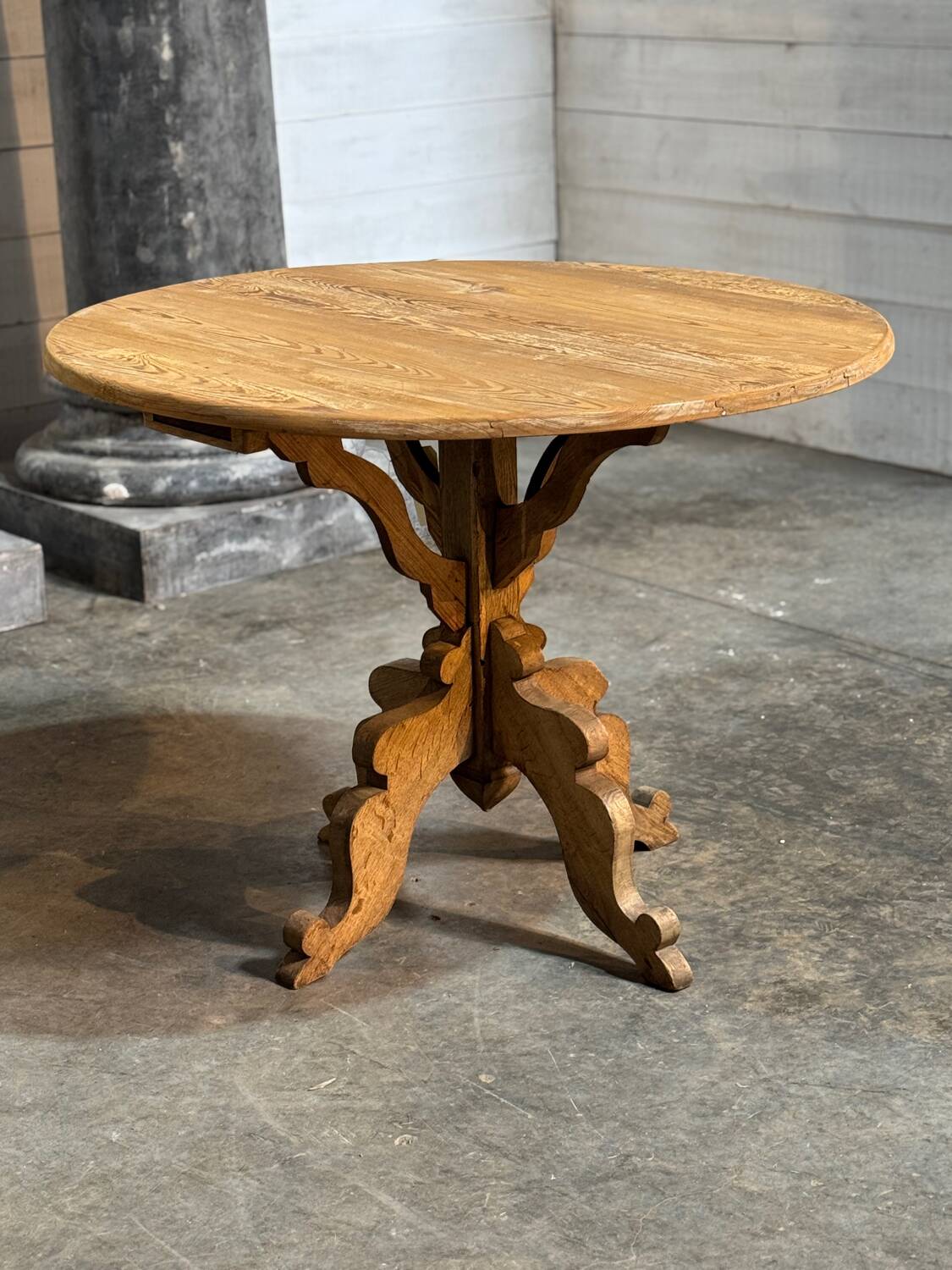 Round table in pitch pine and oak