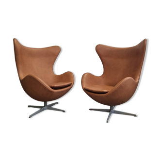 Pair Arne Jacobsen Egg chair by Fritz Hansen