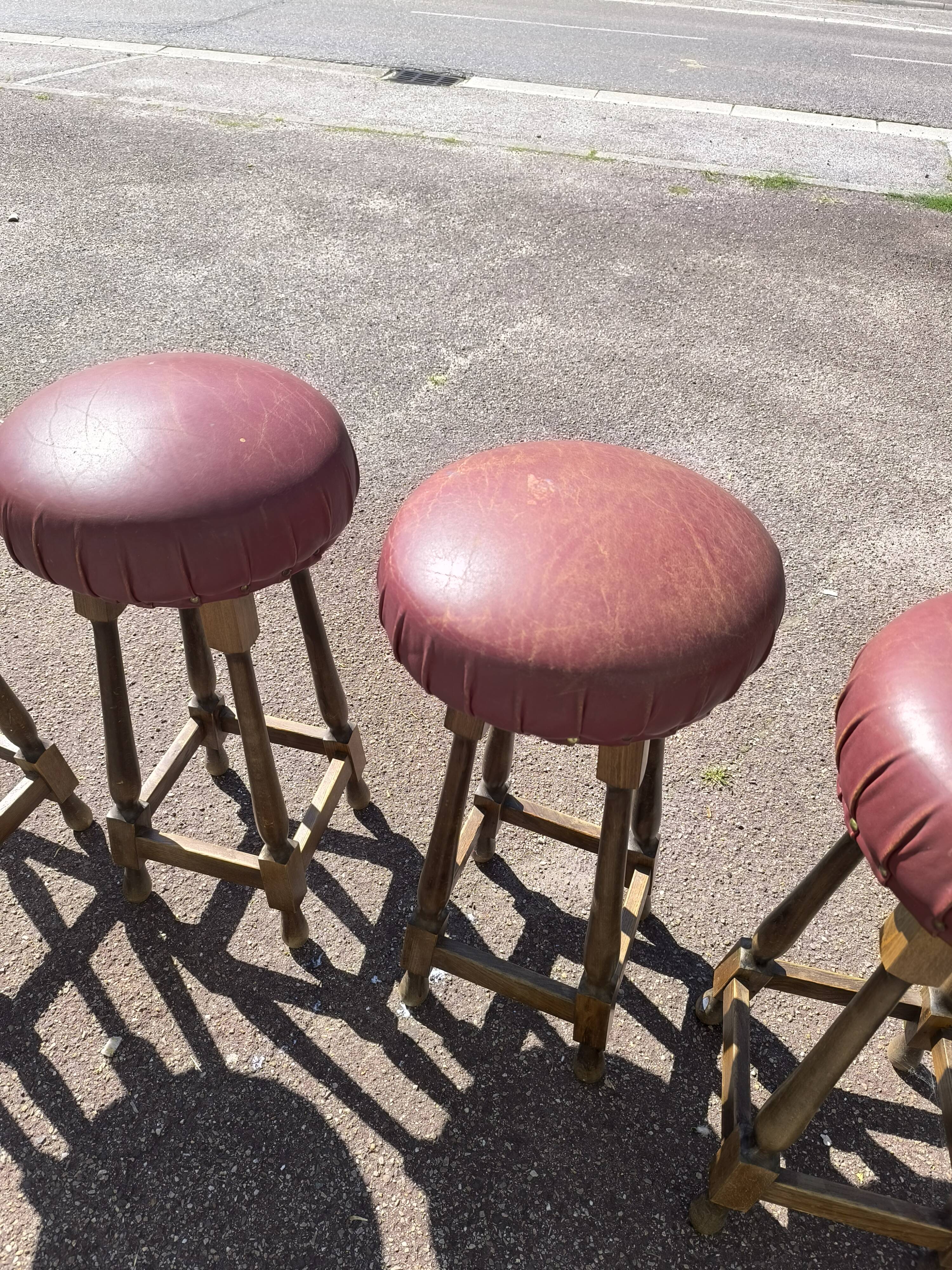 Lot de 4 tabourets de bar cuir et bois