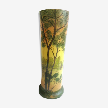 Vase Art Nouveau verre émaillé Legras: Paysage lacustre, Voiliers et grands arbres