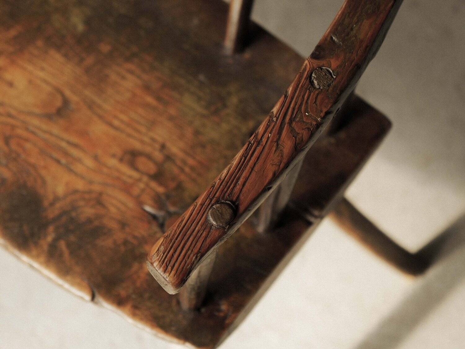 Fauteuil en bois massif, art populaire, Royaume-Uni , XIXᵉ siècle