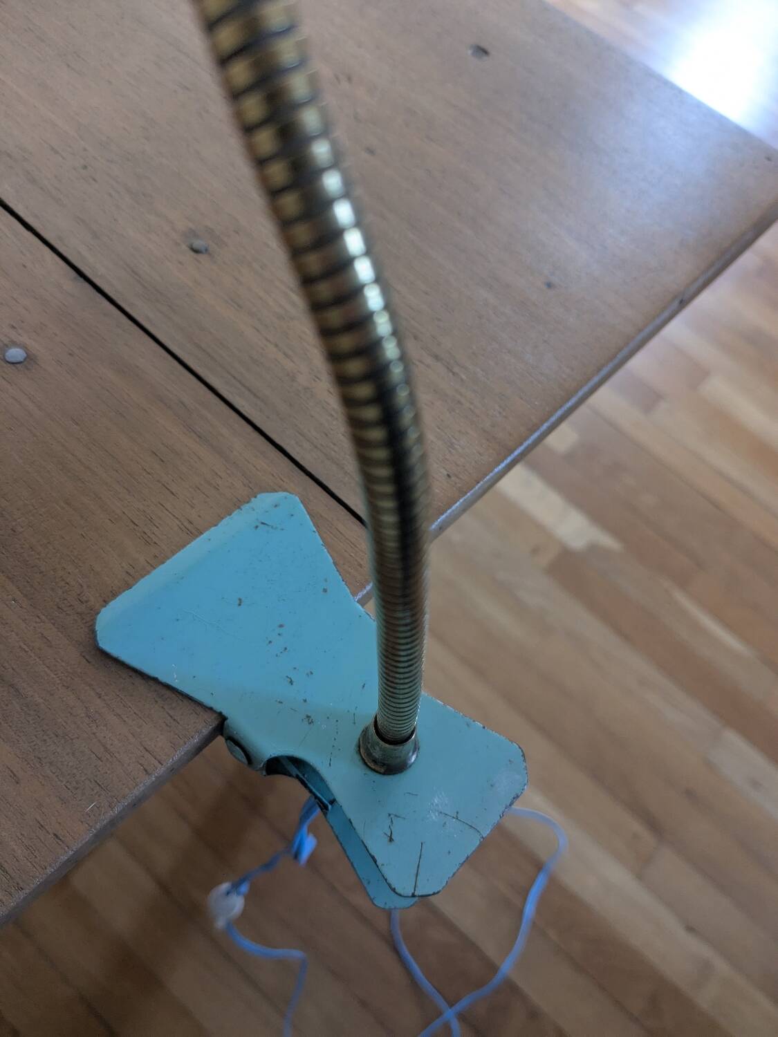 Vintage clip-on casserole lamp