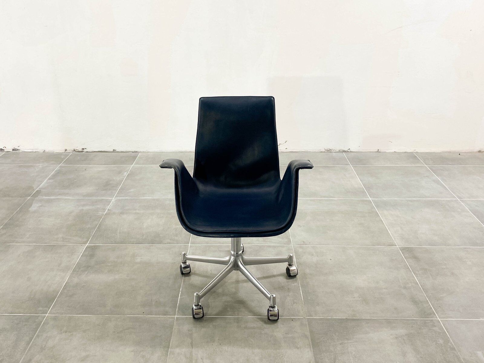 Chaise de bureau Fk 6727 Tulip attribuée à Fabricius & Kastholm pour Kill International, années 1960.