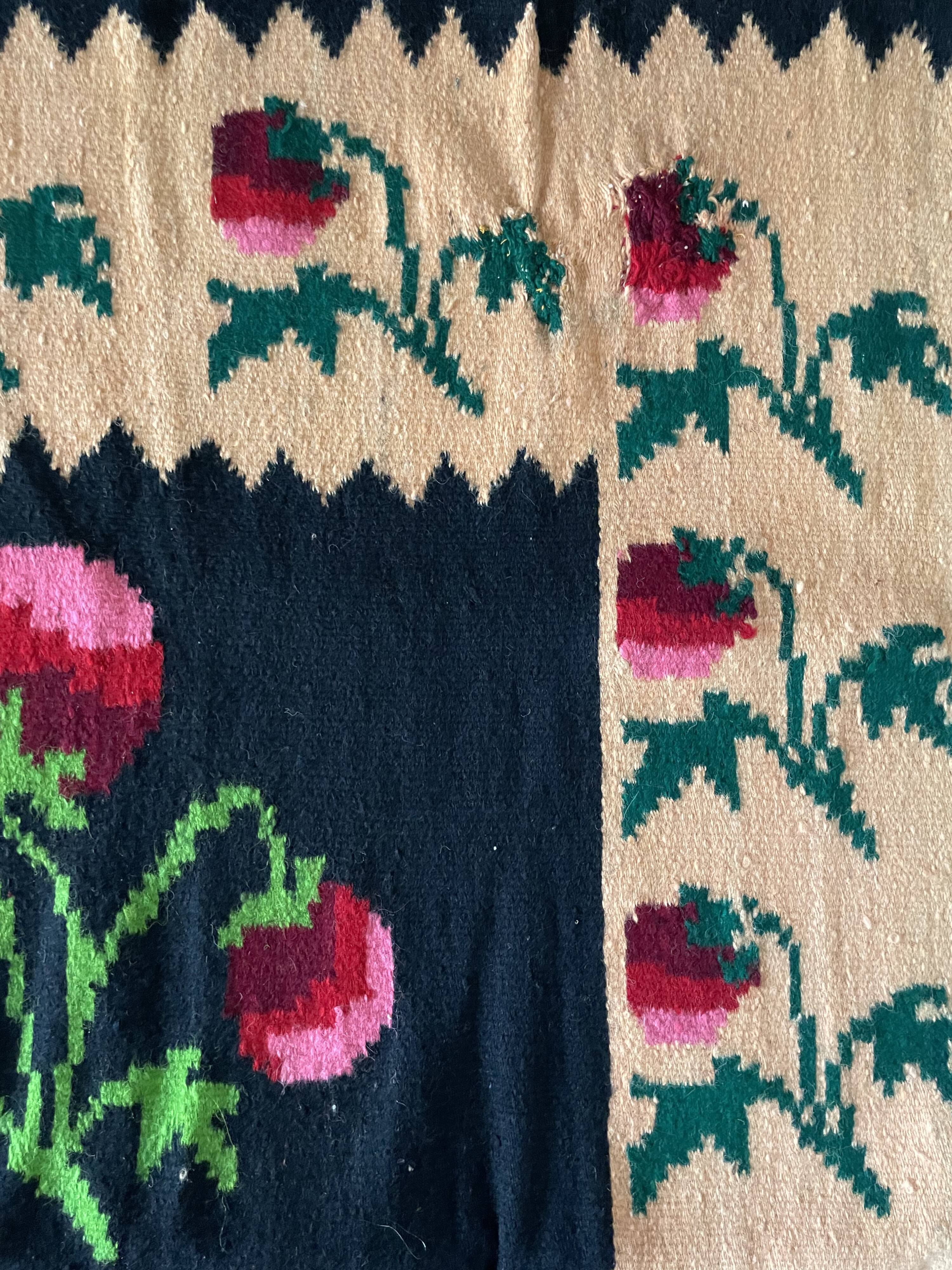 Romanian floral handwoven carpet made in wool, bohemian design with flowers