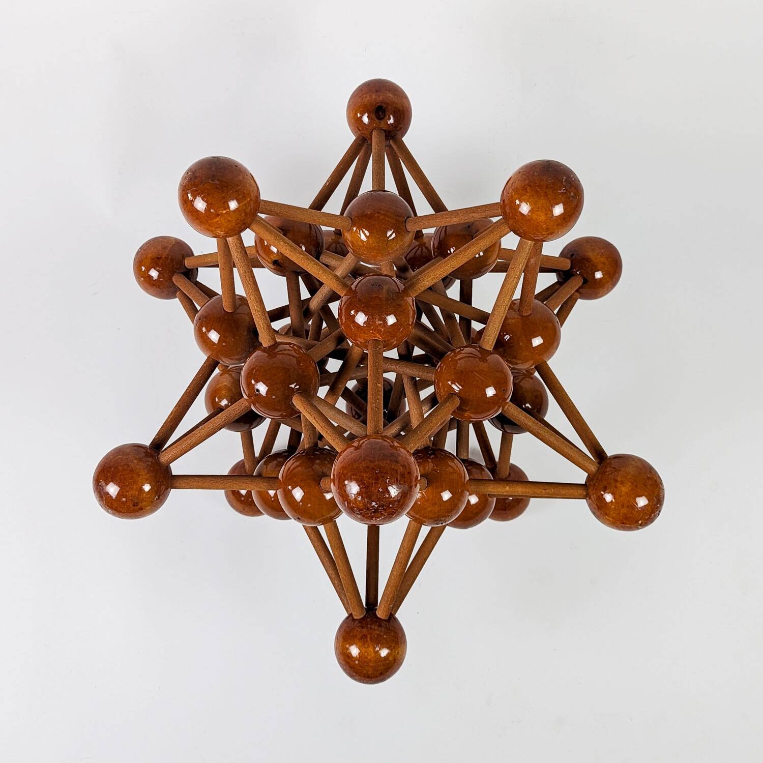 Atom: Wooden sculpture from the 1960s