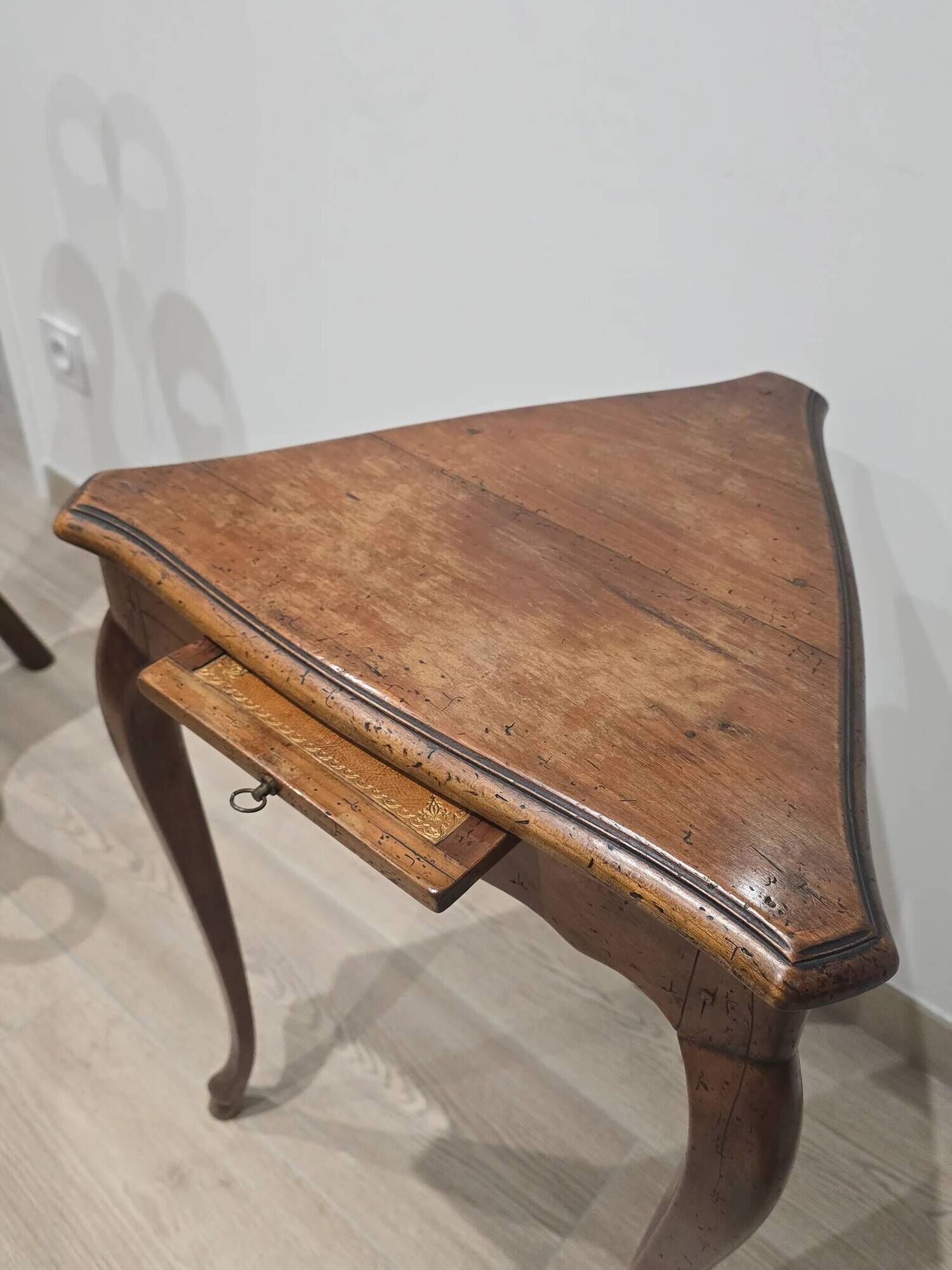 Triangular writing table – stamped André Mailfert (Orléans) – Louis XV style