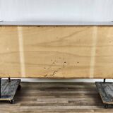 Art Decò chest of drawers in mahogany with burgundy glass