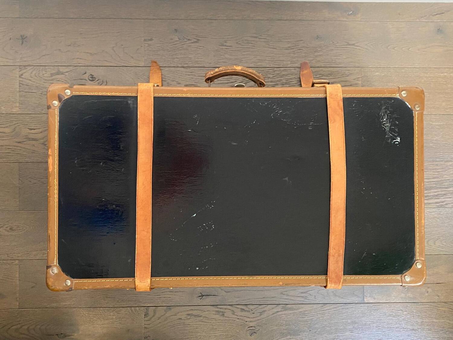 Malle Cabin Mid-Century Fibre Vulcanised / Beige Leather / Metal