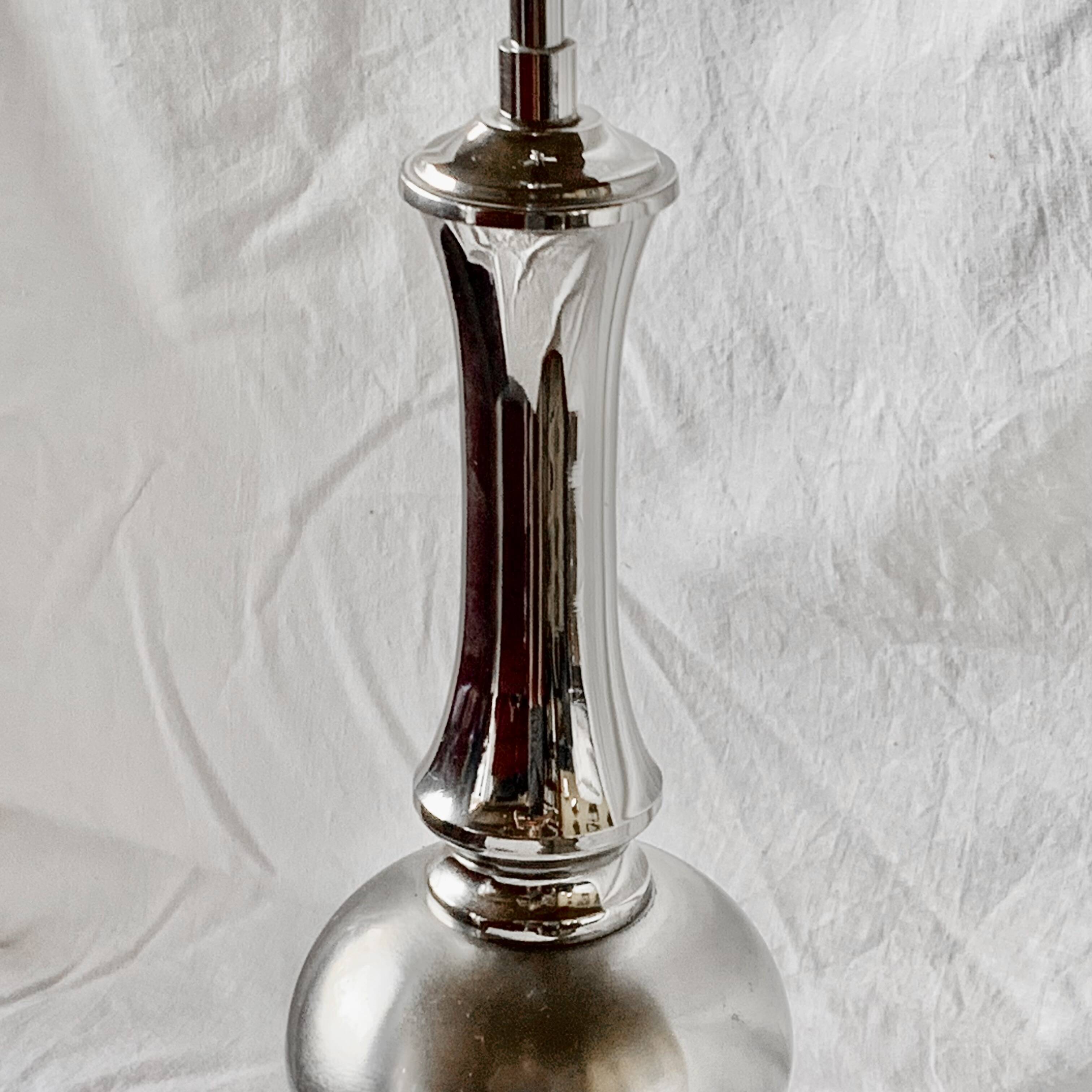 Large vintage floor lamp base in chrome metal and brushed aluminum