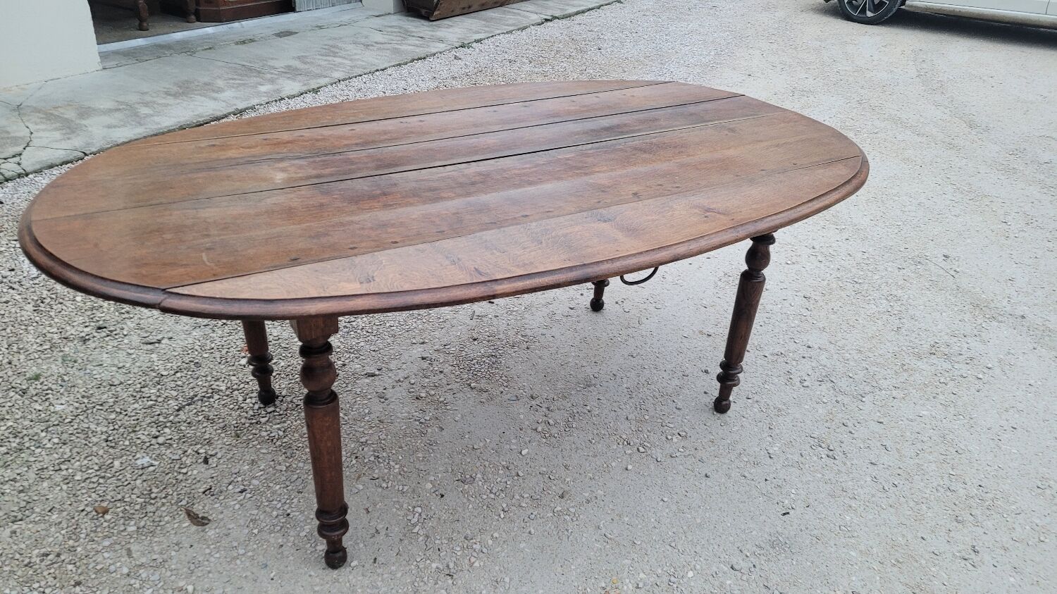 Burgundian oval farm table in 19th century solid oak with shutters - 1m93