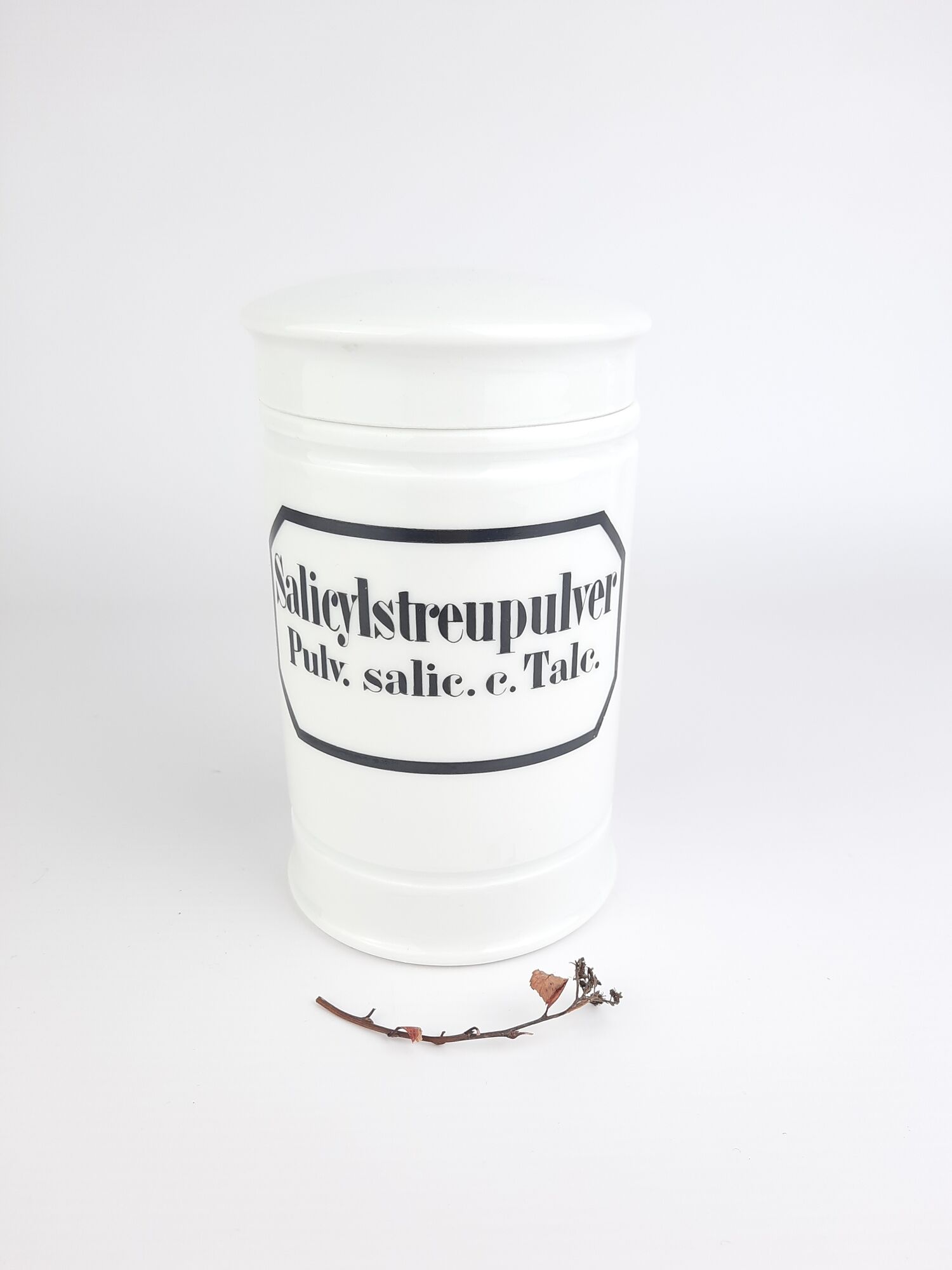 Porcelain apothecary jars