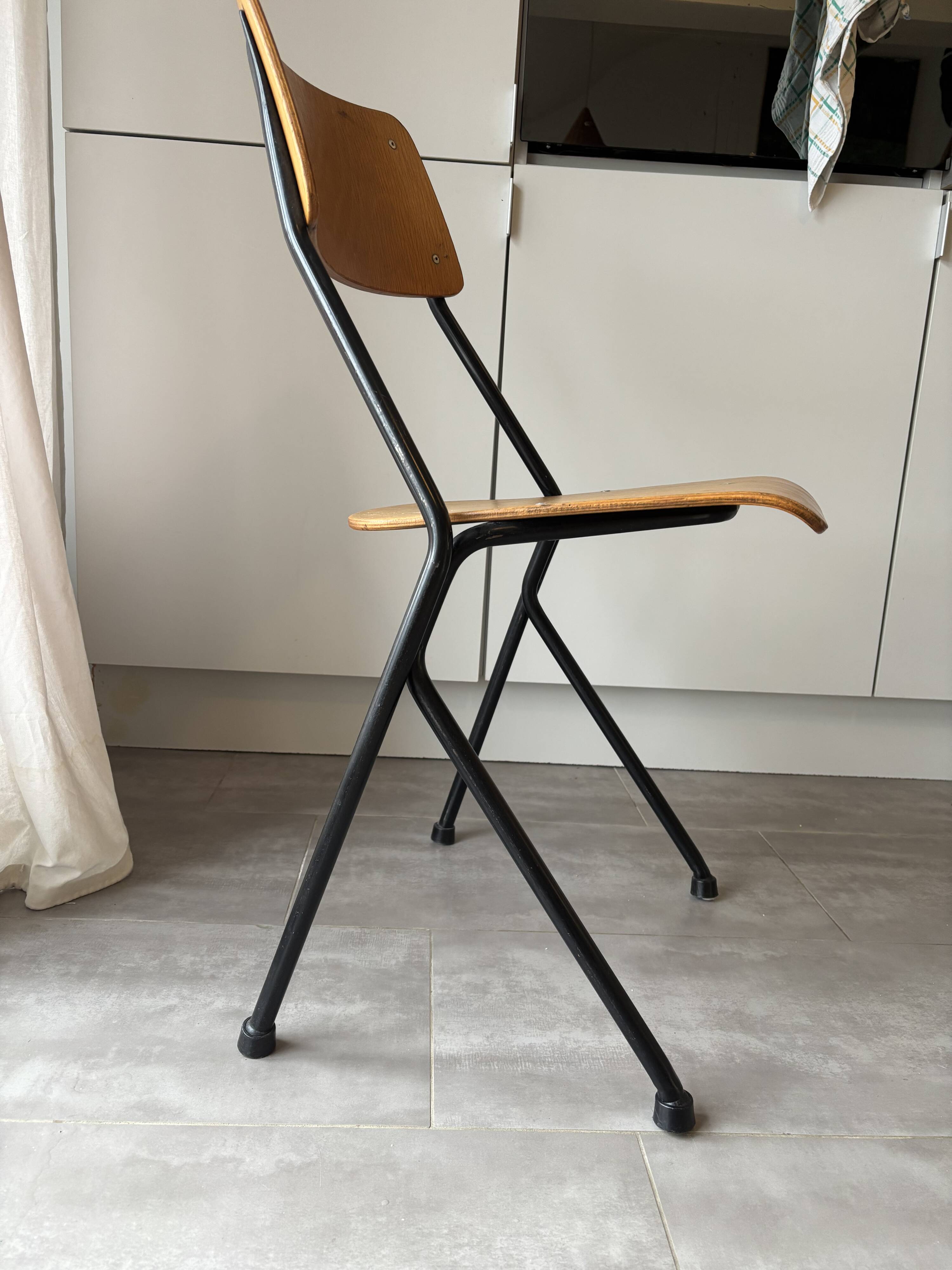 Set of 4 vintage post-modern design chairs