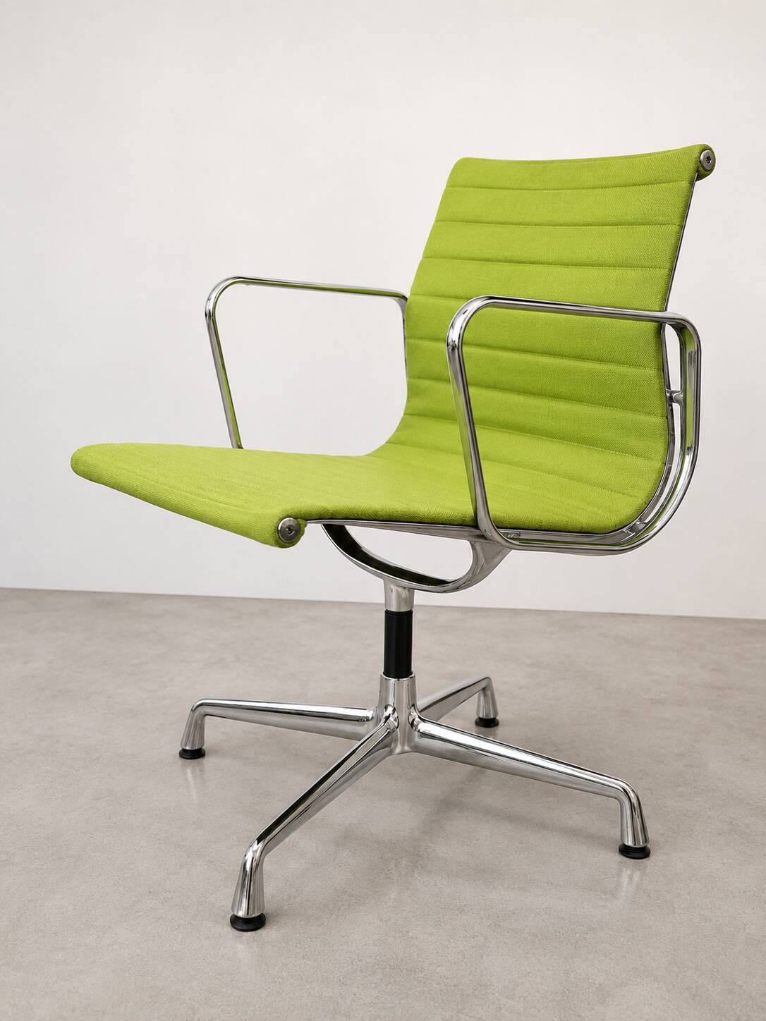 Vitra EA 108 Aluminum Swivel Chair