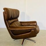 Chaise œuf pivotante en cuir danoise vintage des années 1970 par Bramin