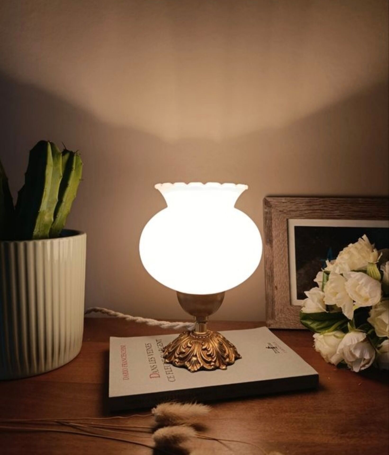 Lampe en bronze et opaline