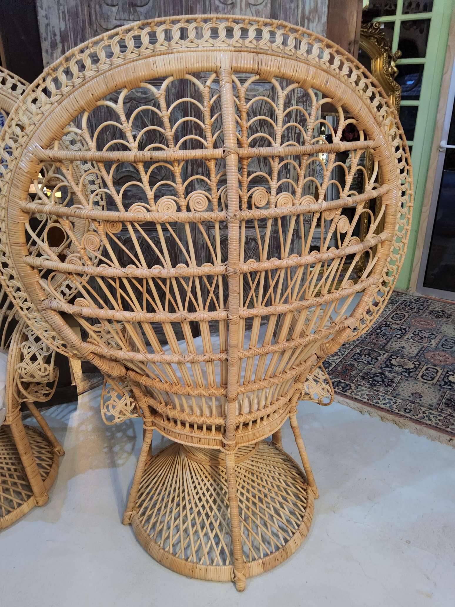 Paires de fauteuils emmanuelle Emmanuelle