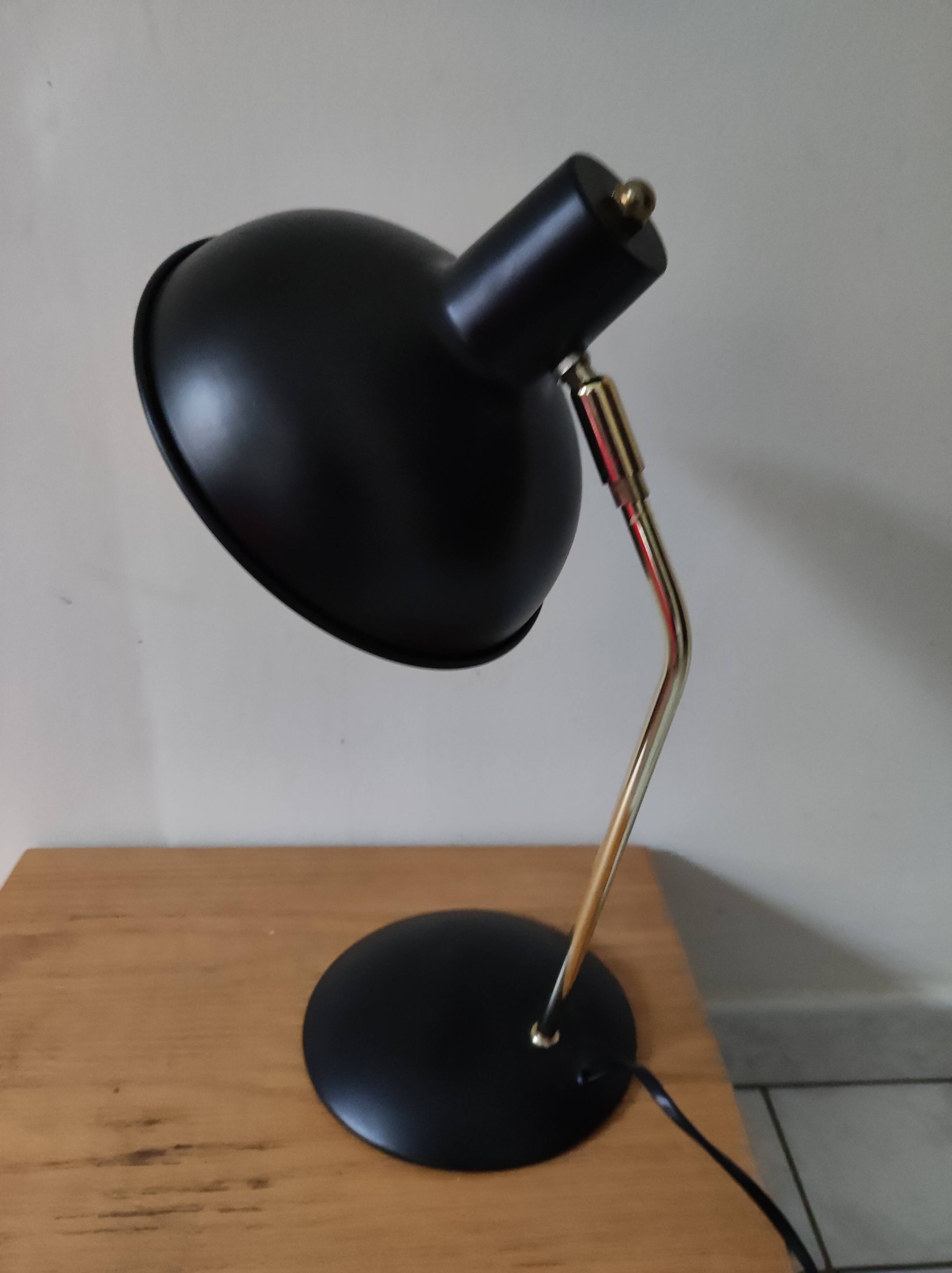 Workshop-style desk lamp