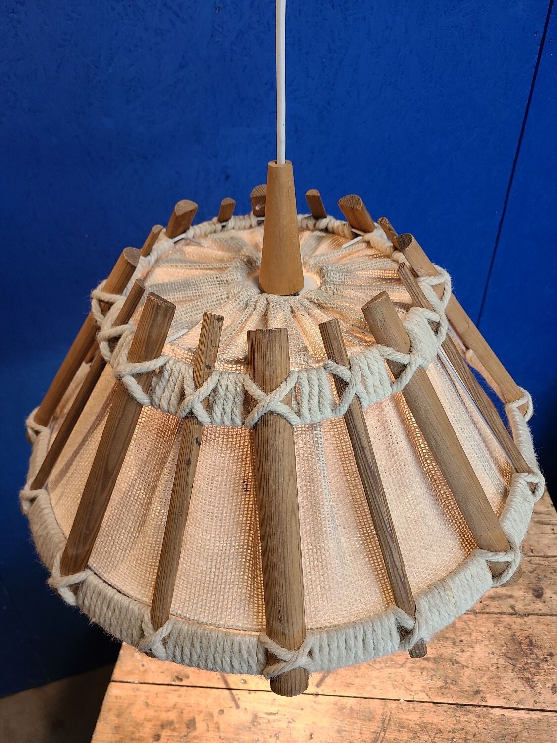 Suspension en bois et tissu, années 60