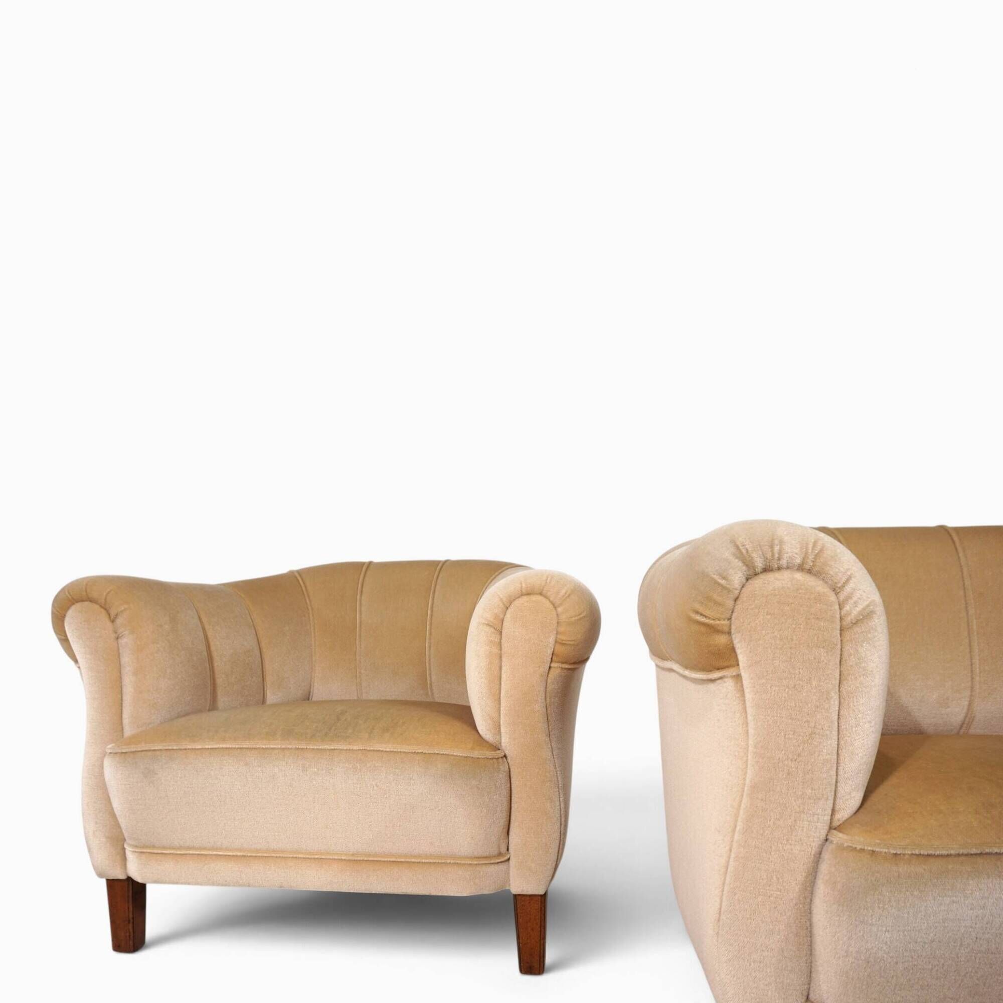 Pair of Art Deco club armchairs in champagne mohair, 1930.