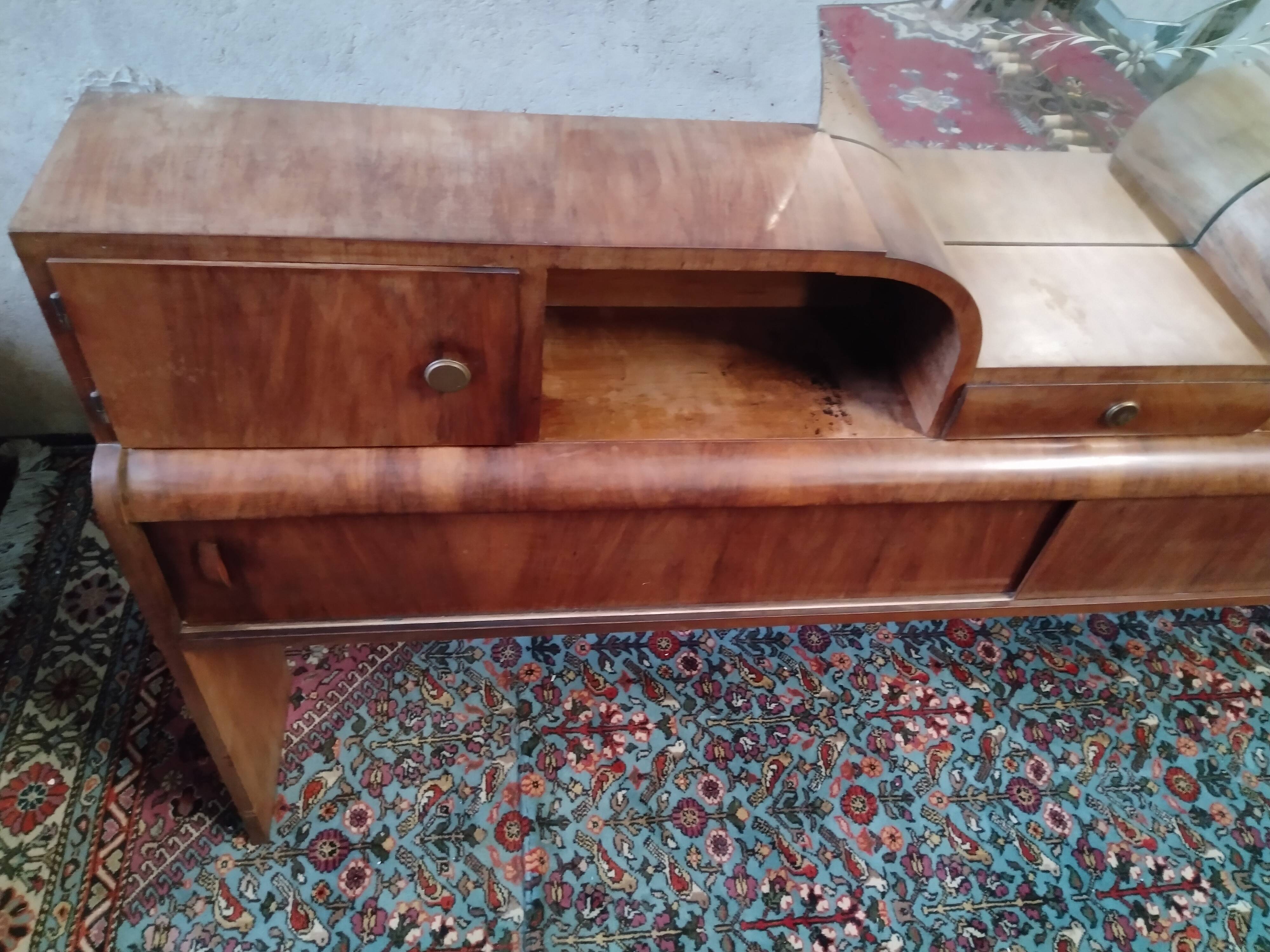 Art deco headboard in walnut bramble
