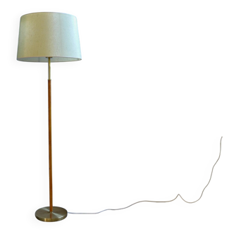 Modern mid-century brass and leather floor lamp Atelje Lyktan, Sweden