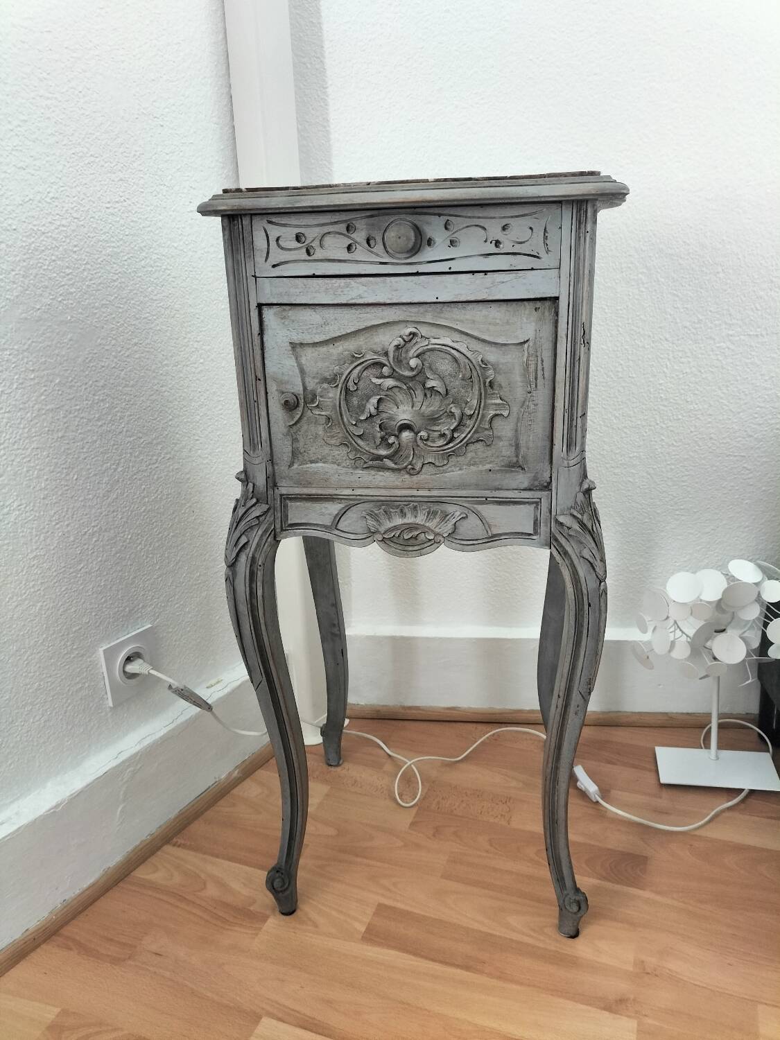 Table de chevet en bois et marbre, 1 tiroir et 1 placard