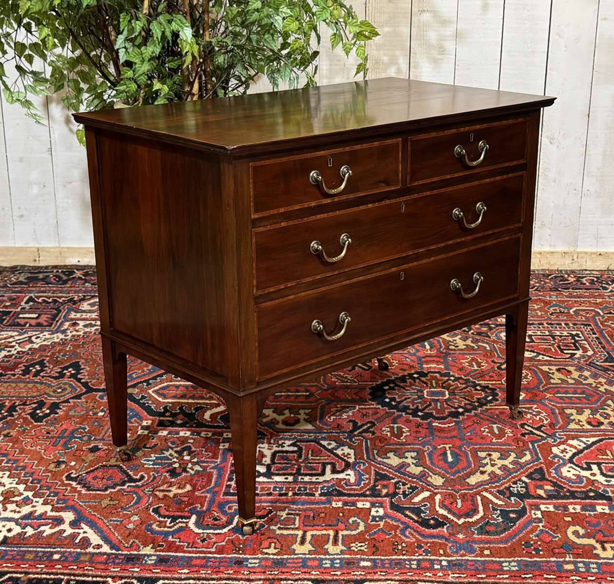 Commode anglaise en acajou et chêne, début XXème