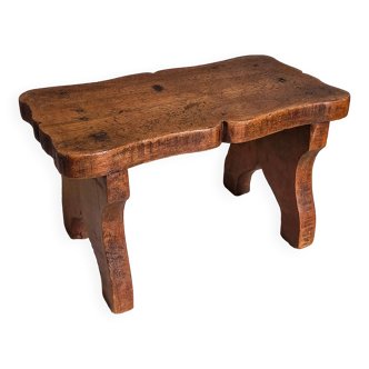 Tabouret repose-pieds en bois massif ancien