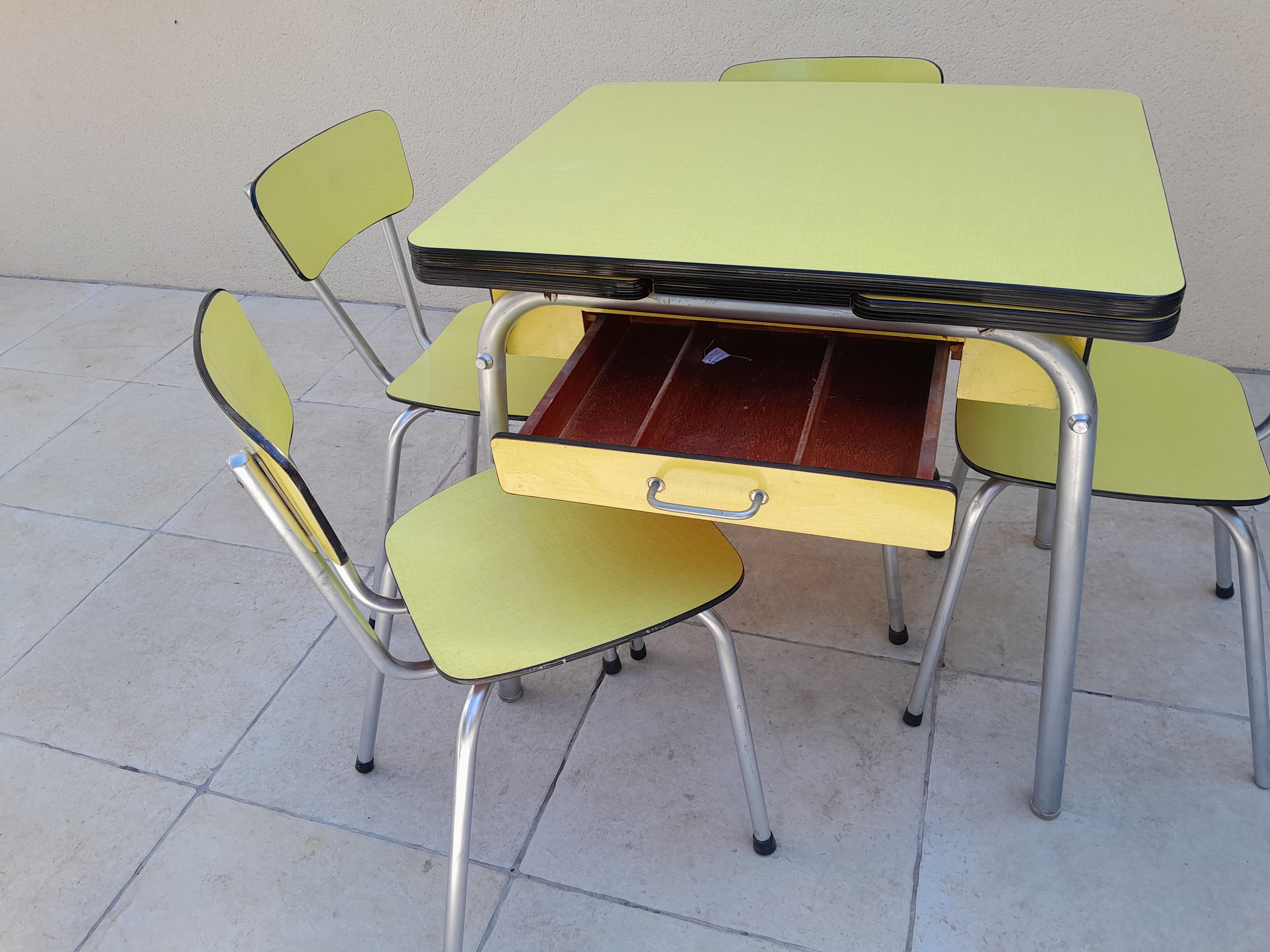 Table and 4 chairs in vintage yellow formica efji